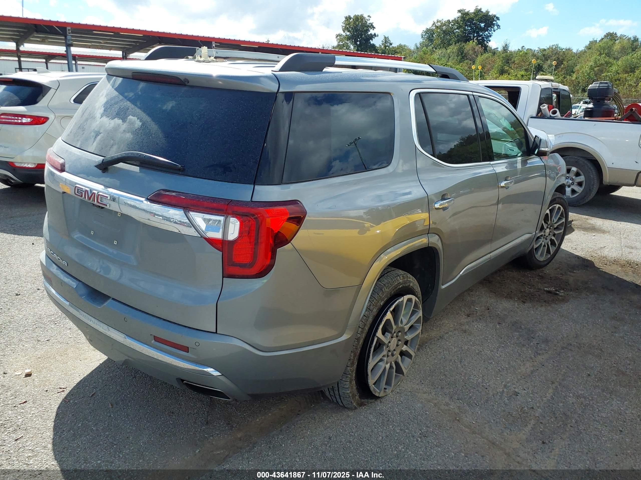 GMC ACADIA image 4