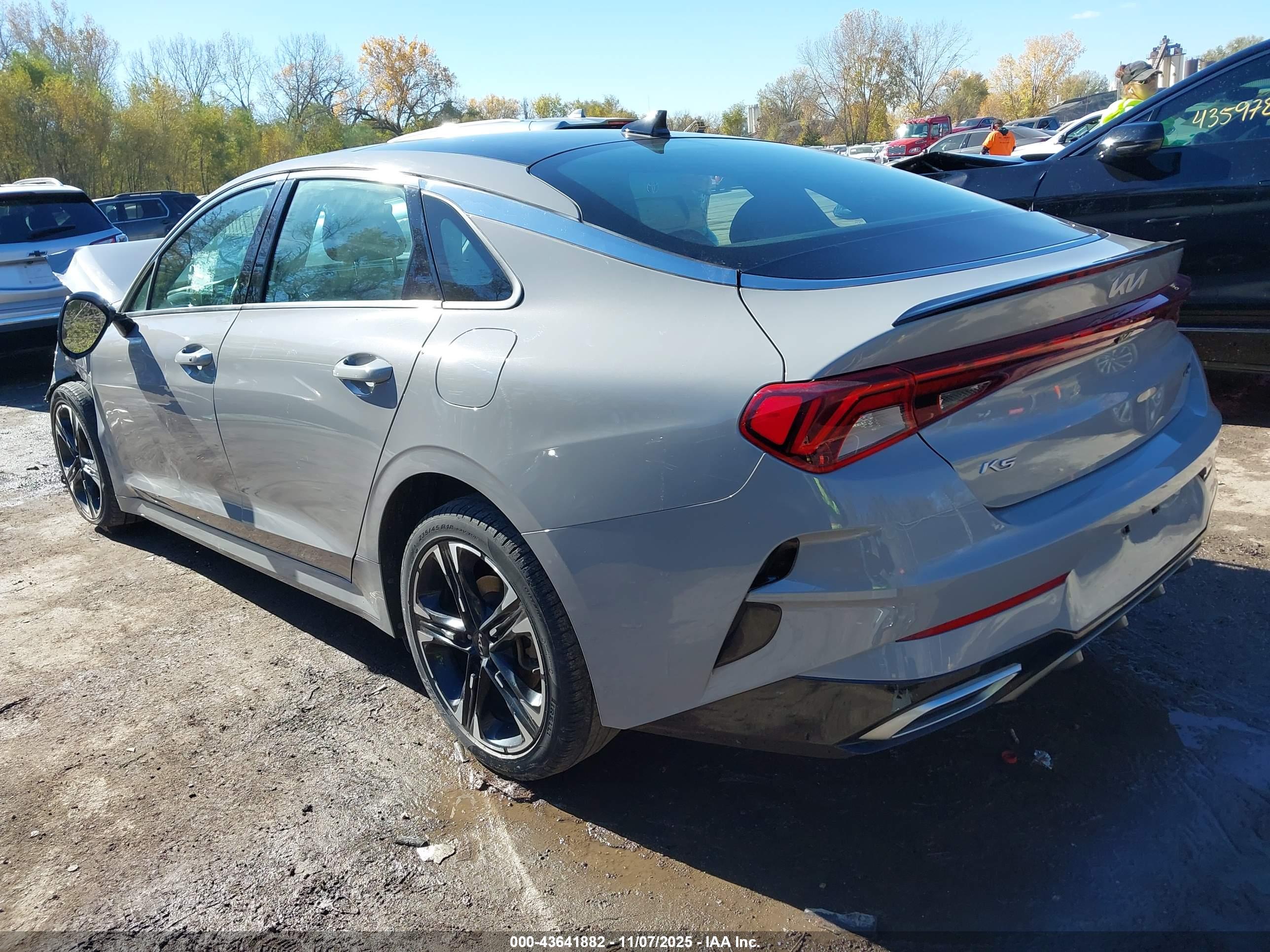 KIA K5 image 3