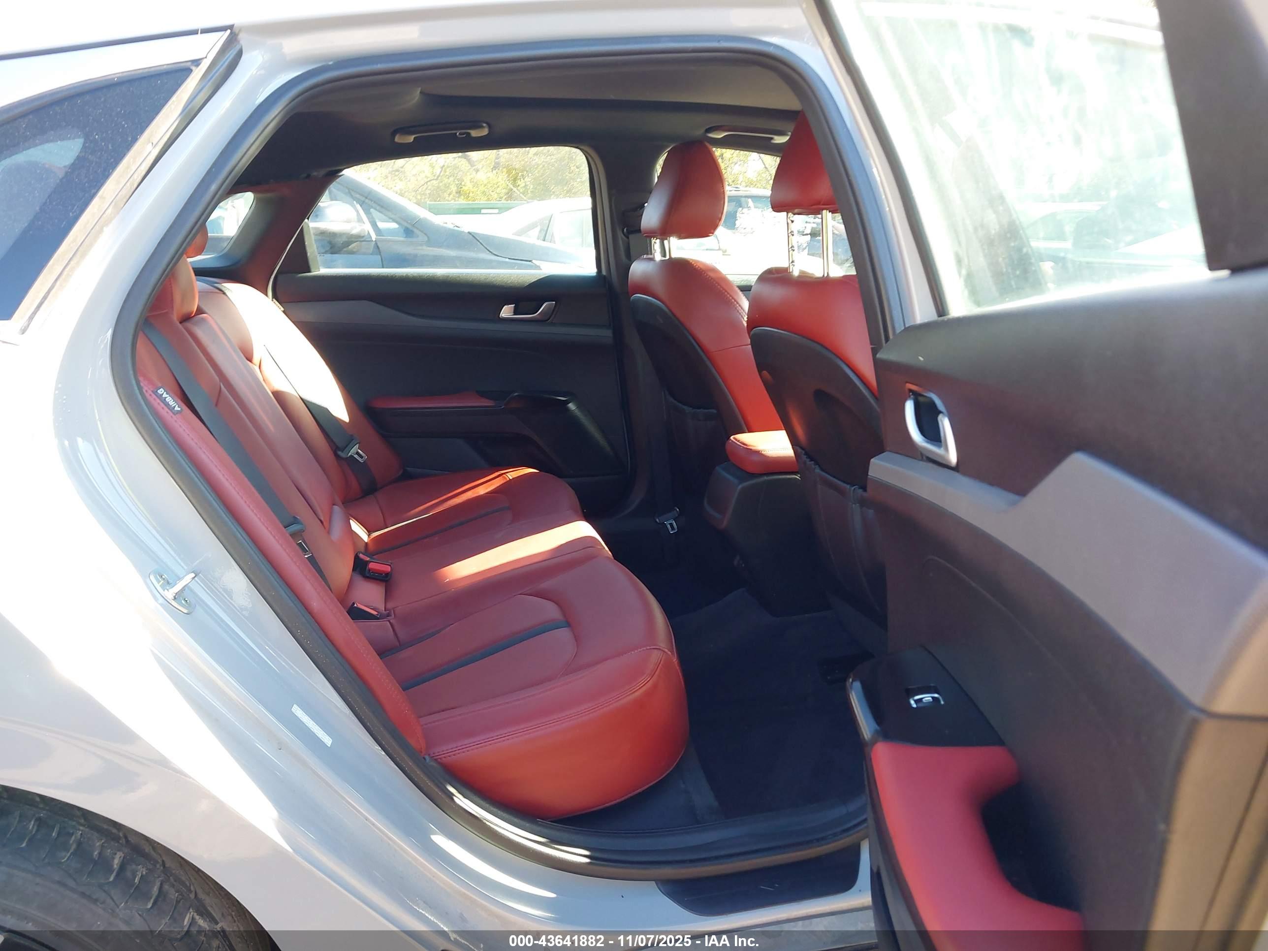 KIA K5 image 8