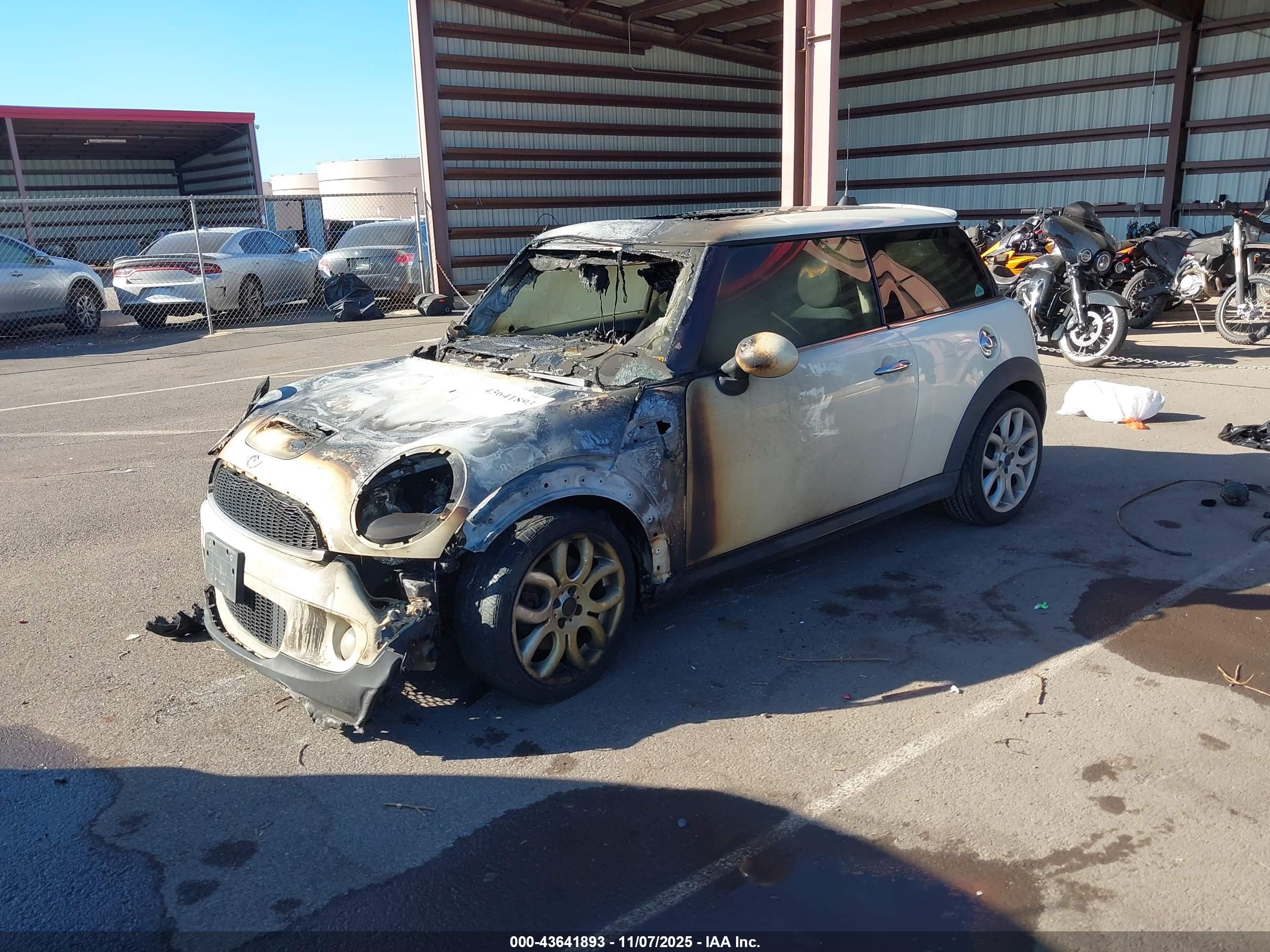 MINI COOPER image 2