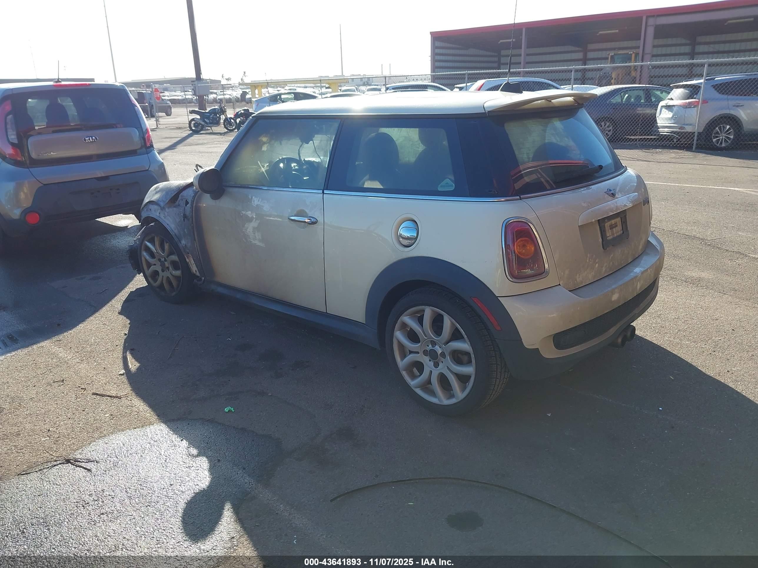 MINI COOPER image 3