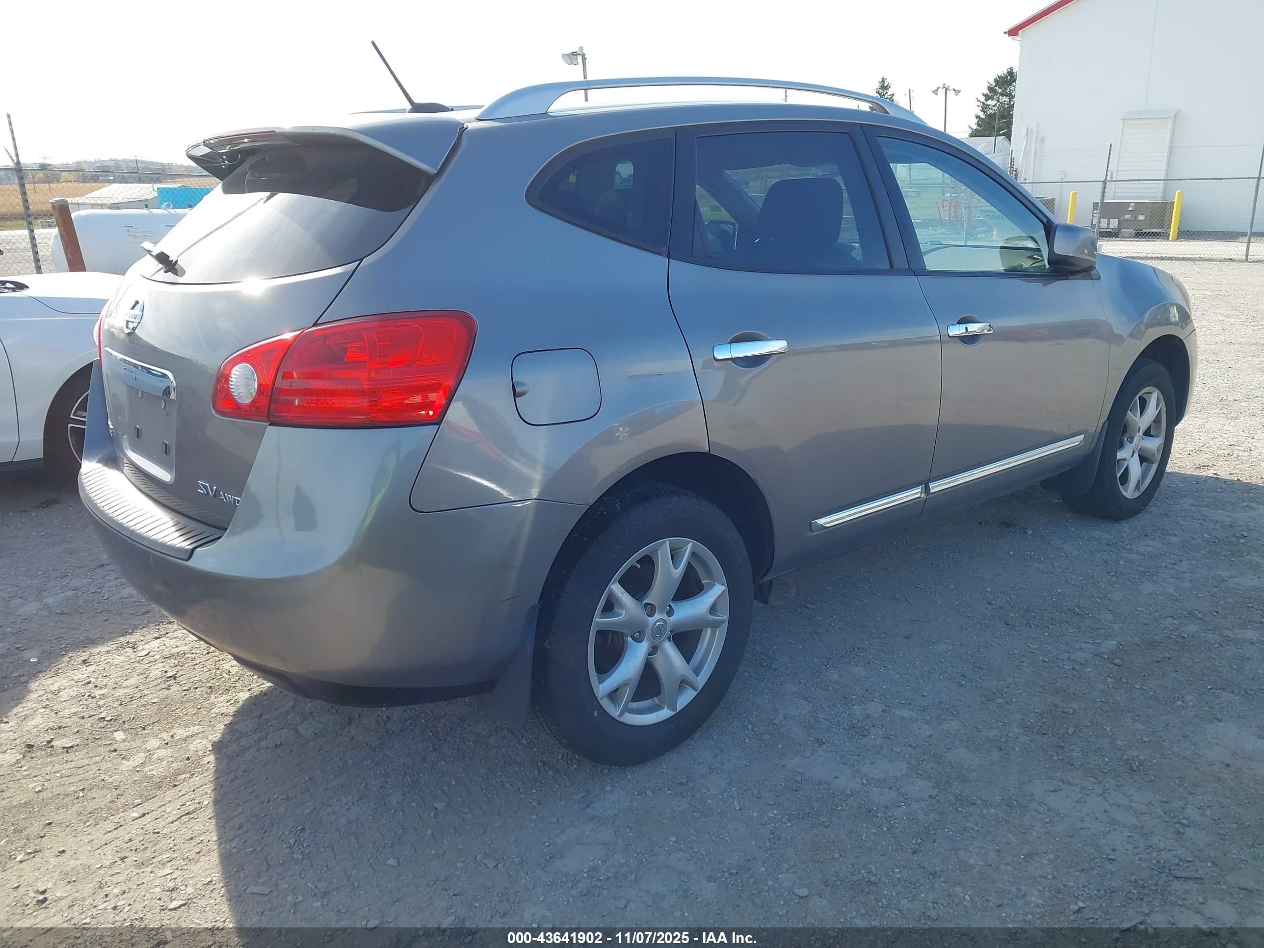 NISSAN ROGUE image 4