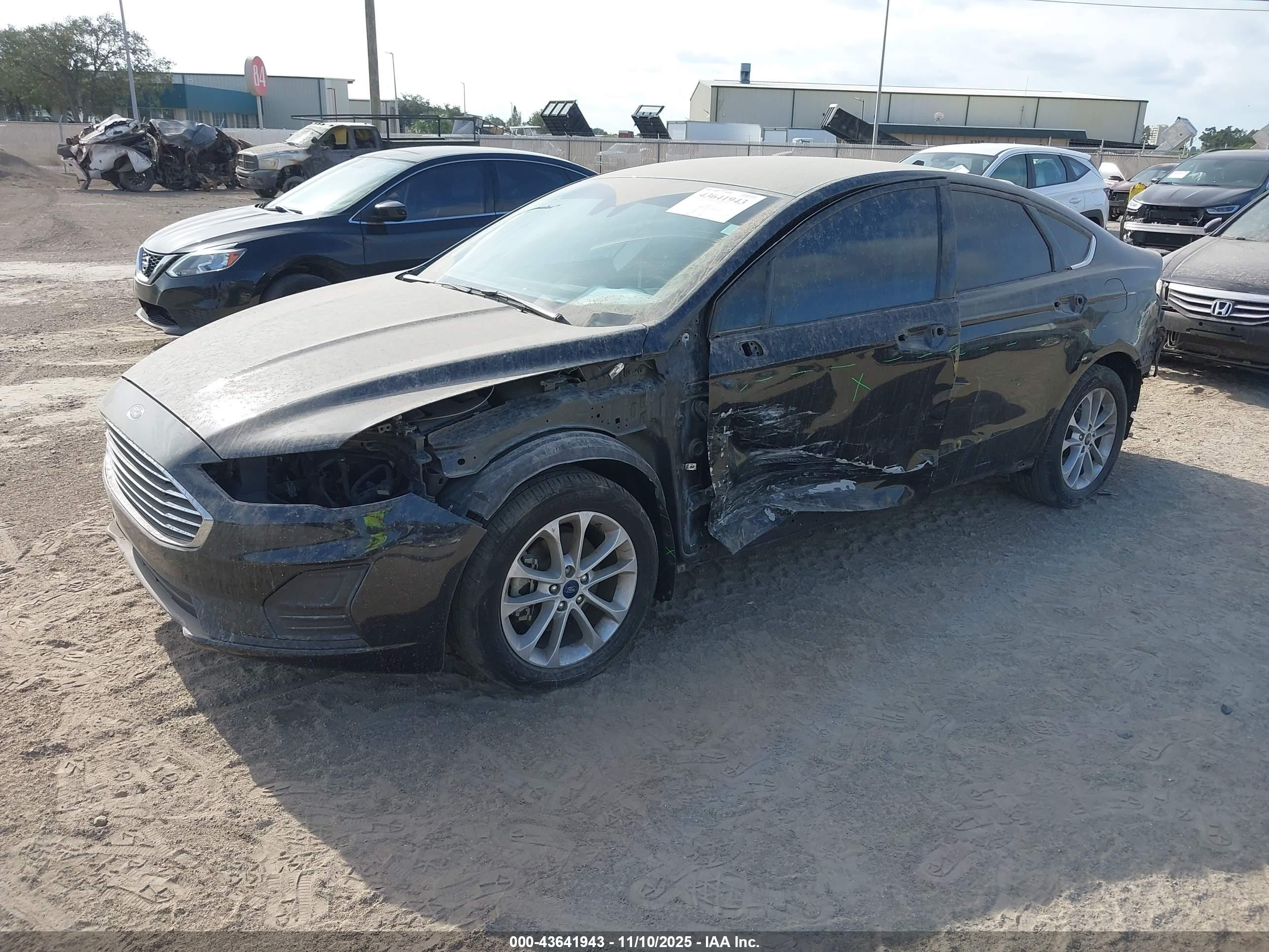 FORD FUSION image 2