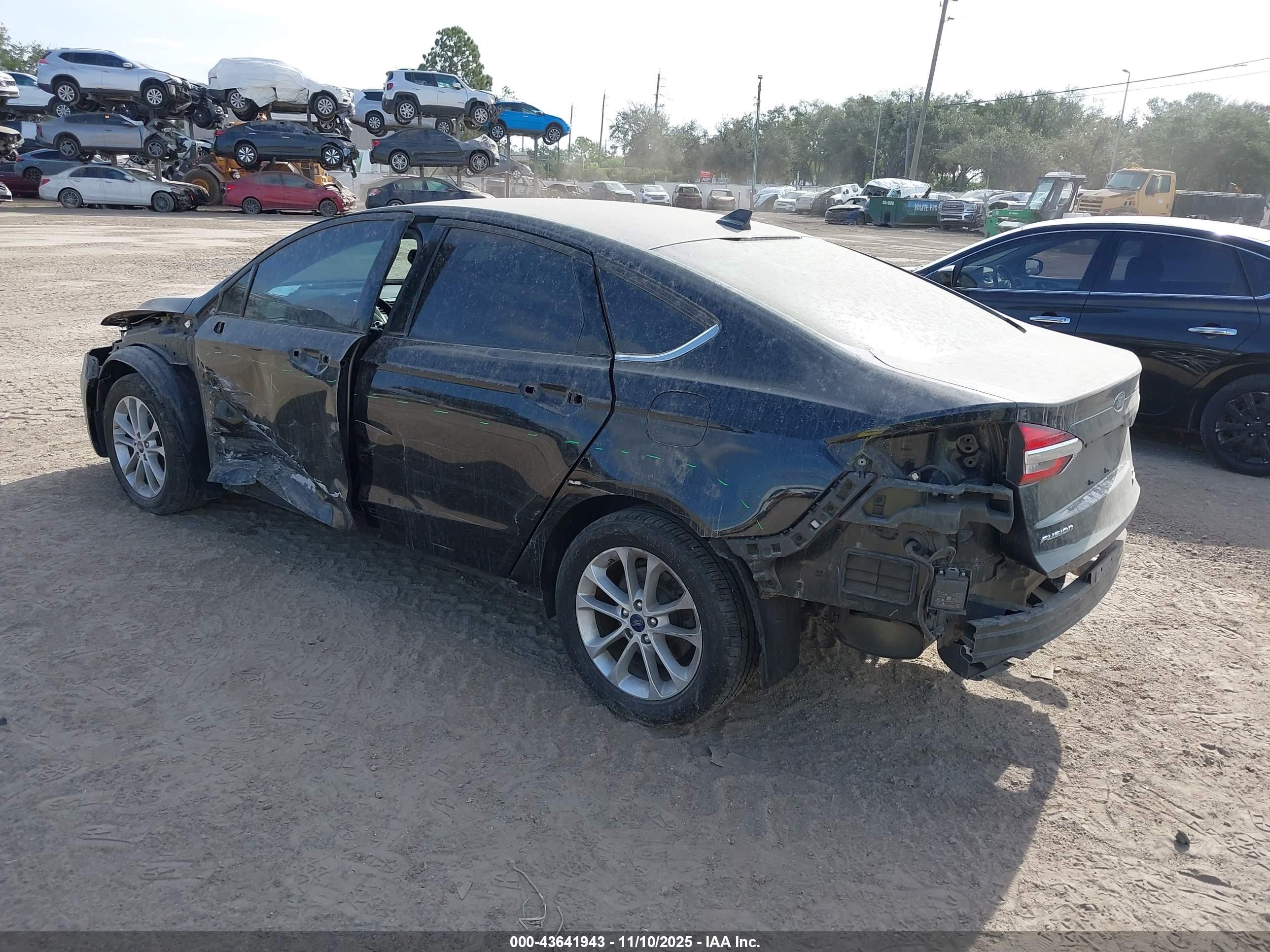 FORD FUSION image 3