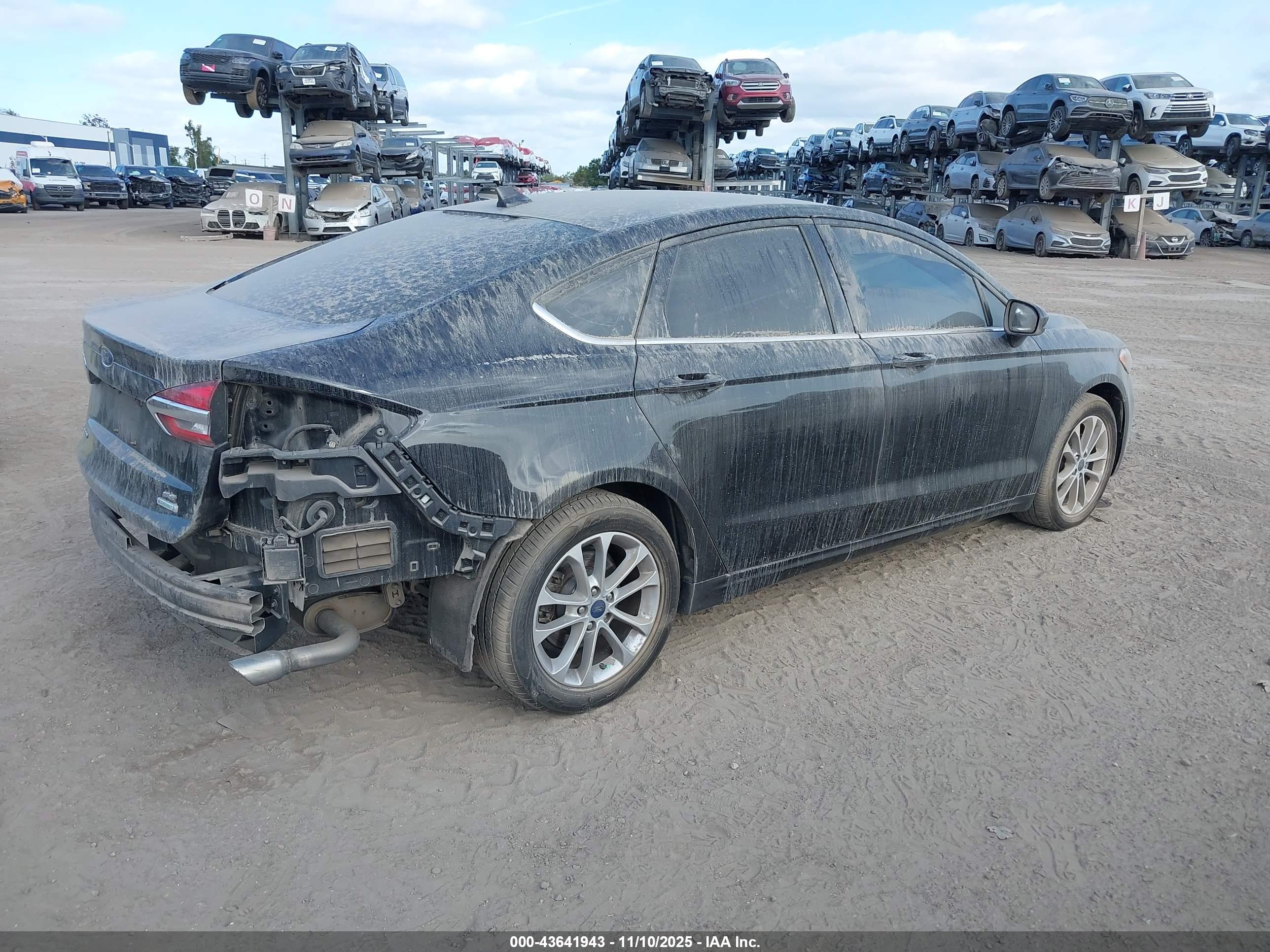 FORD FUSION image 4