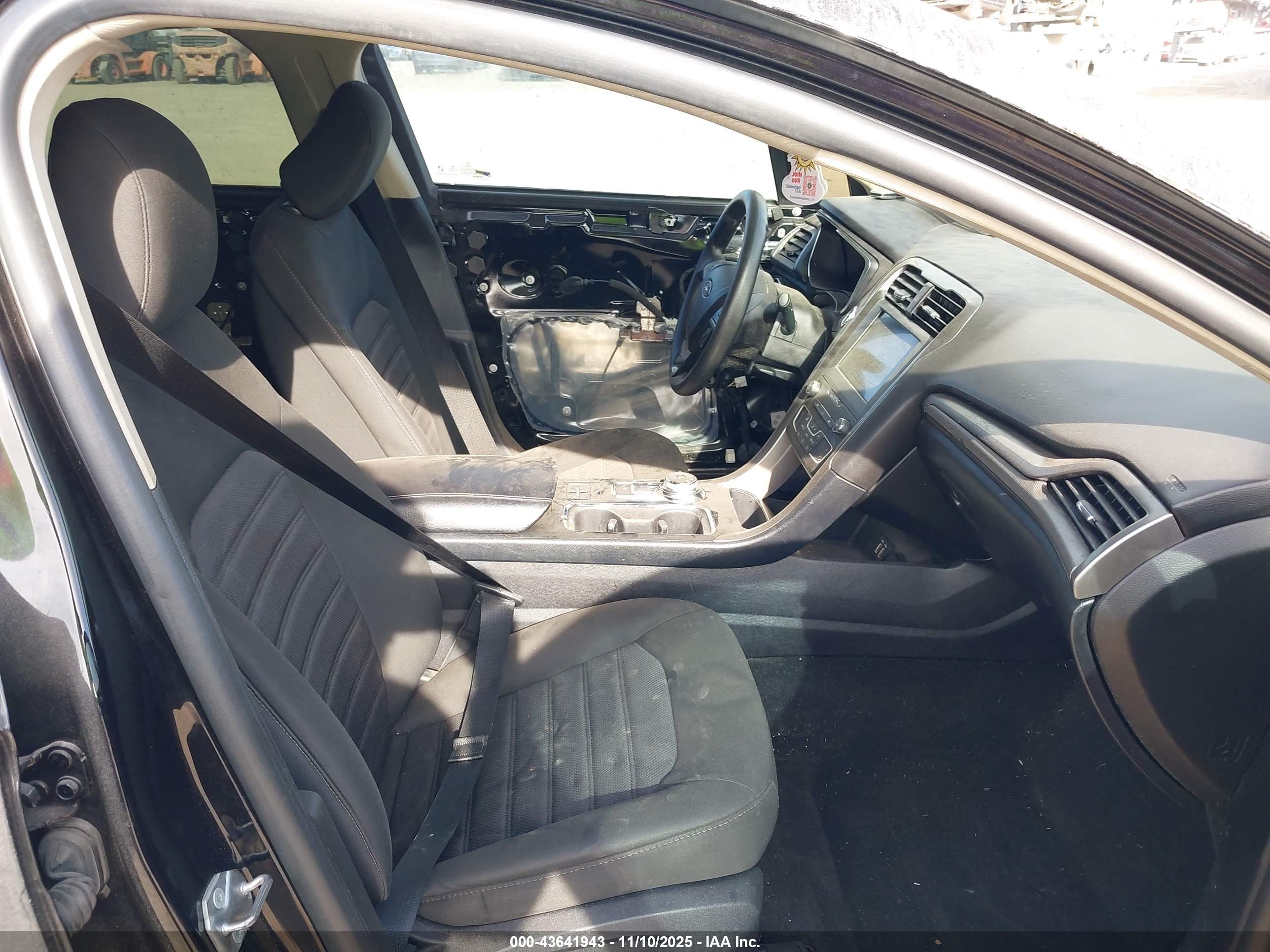 FORD FUSION image 5