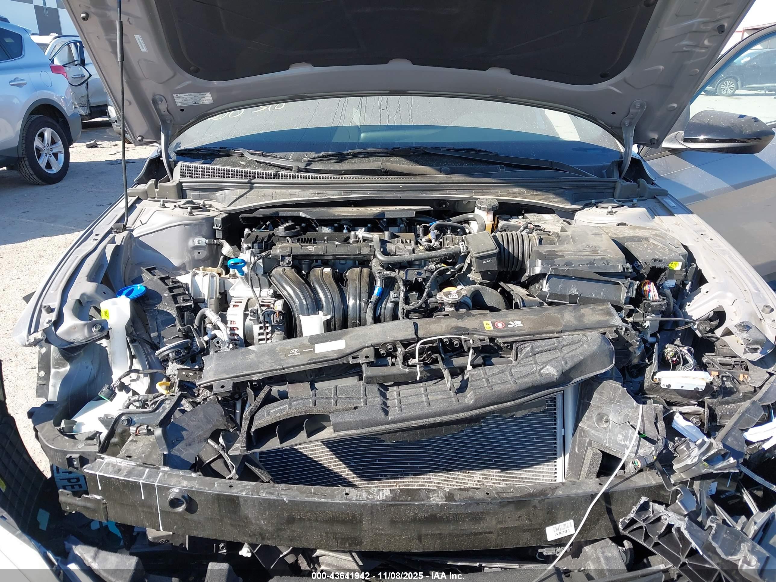 HYUNDAI ELANTRA image 10