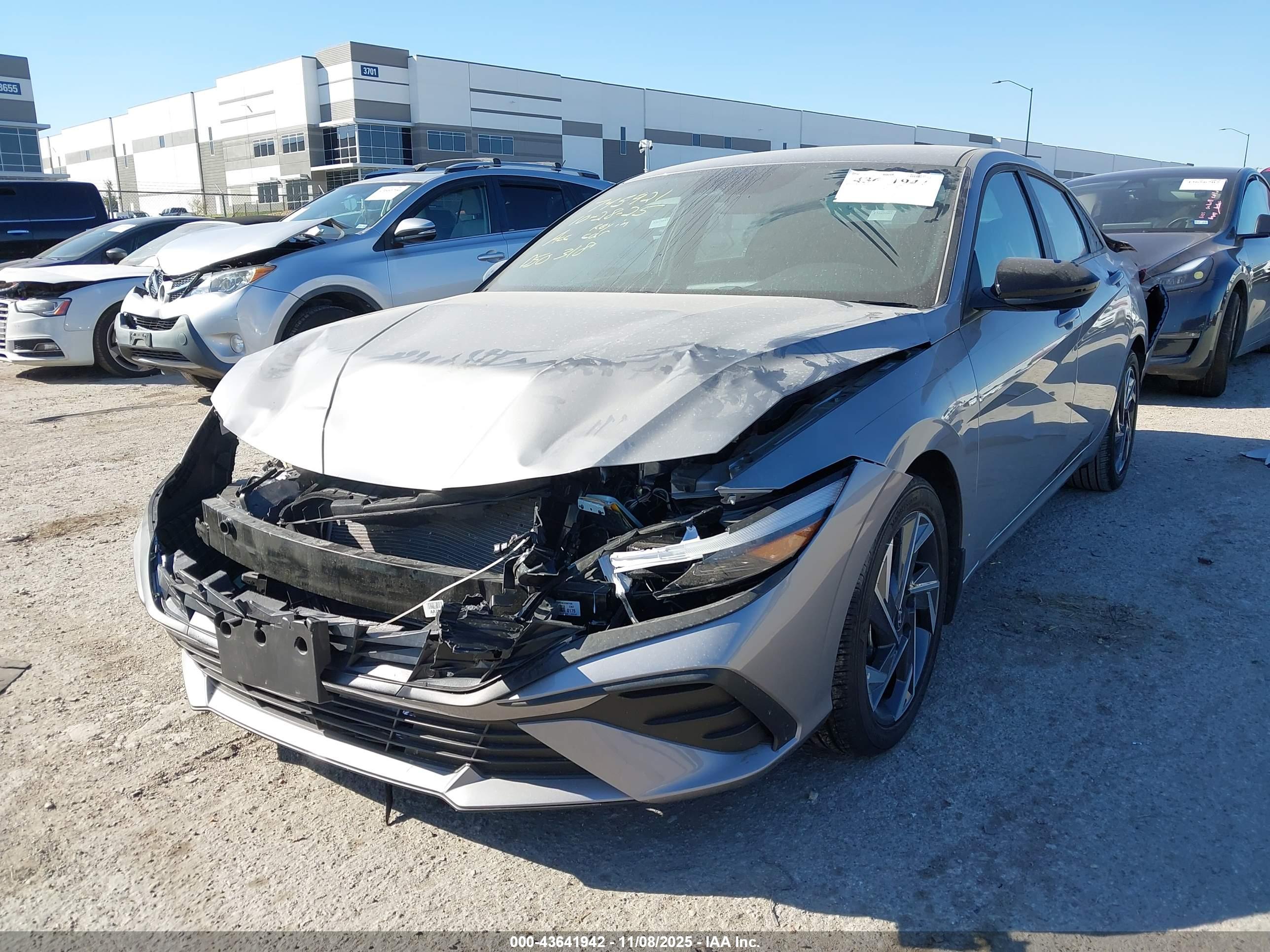 HYUNDAI ELANTRA image 2