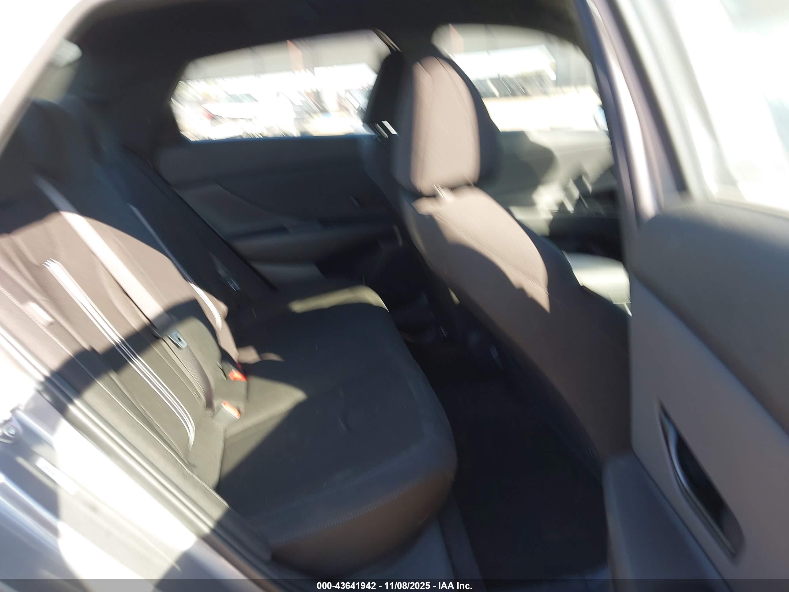 HYUNDAI ELANTRA image 8
