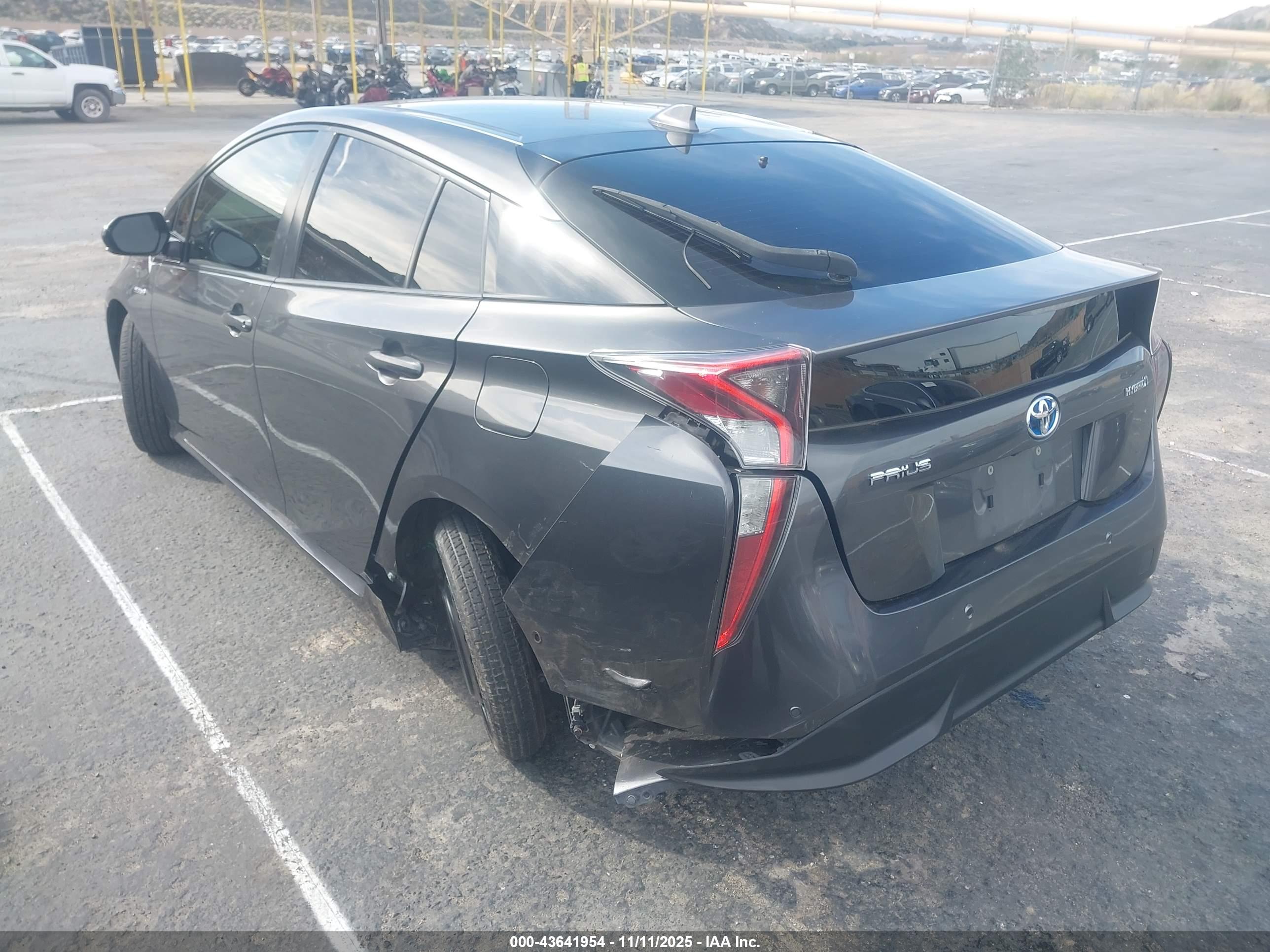 TOYOTA PRIUS image 3