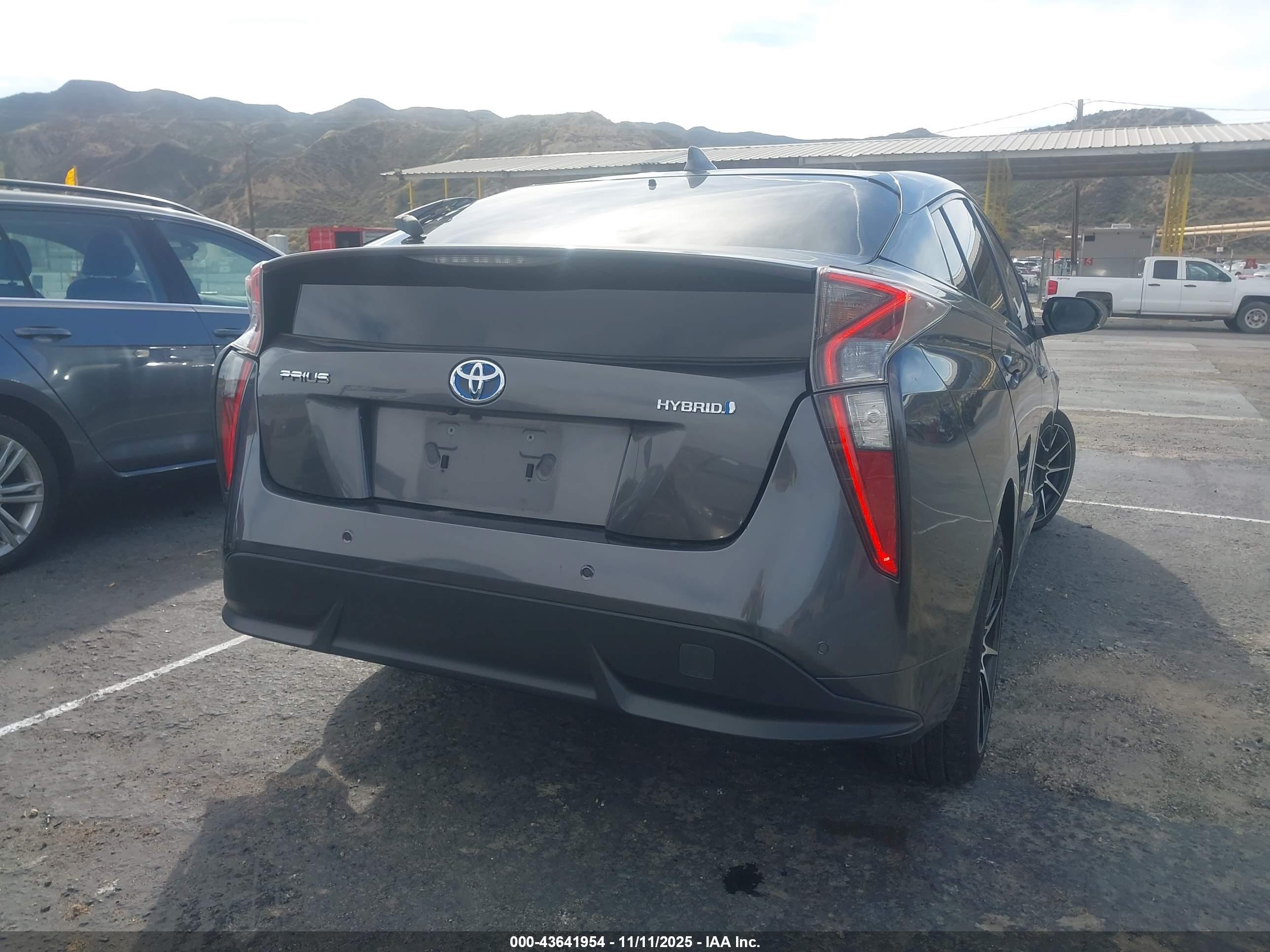 TOYOTA PRIUS image 4