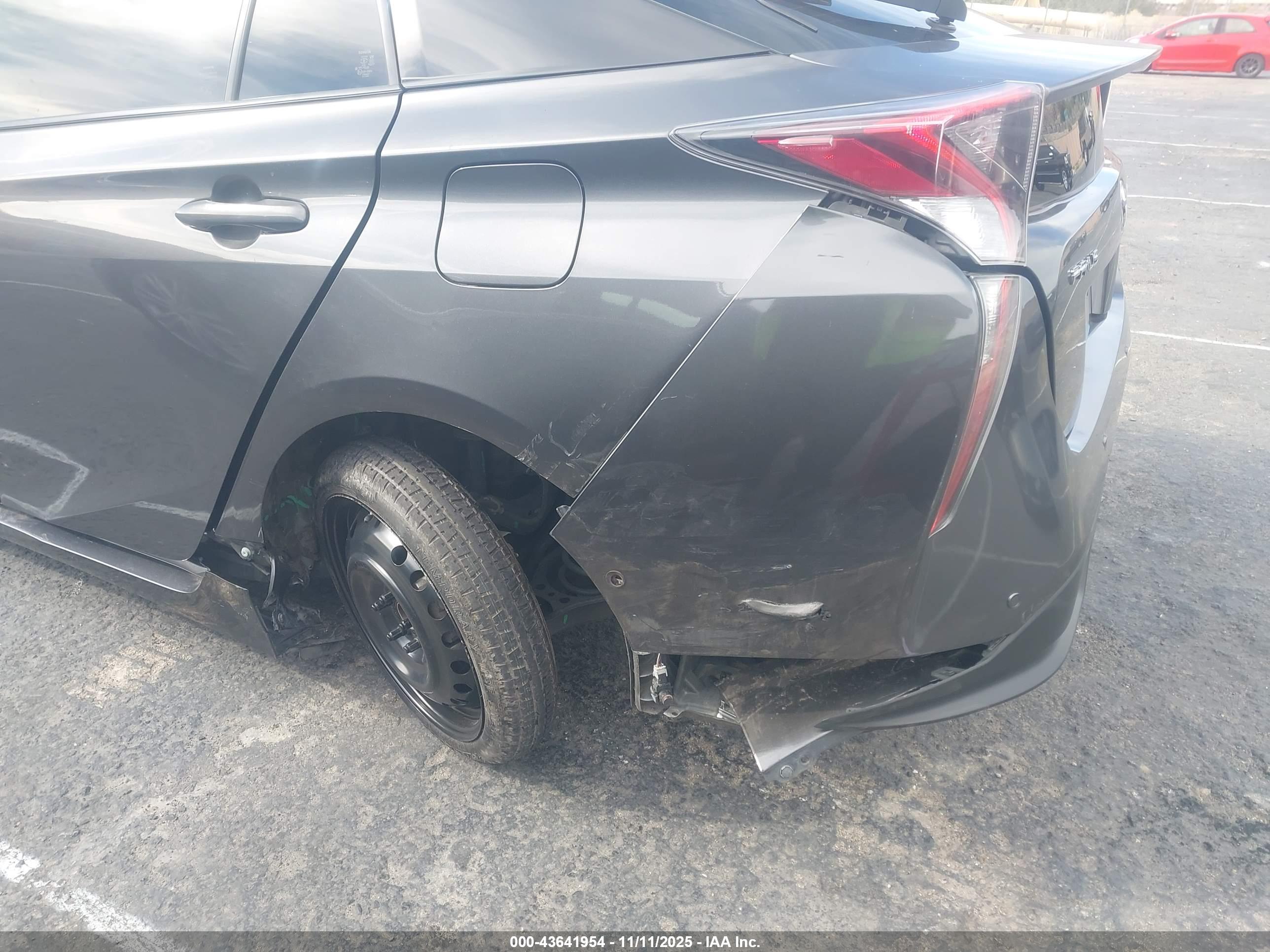 TOYOTA PRIUS image 6