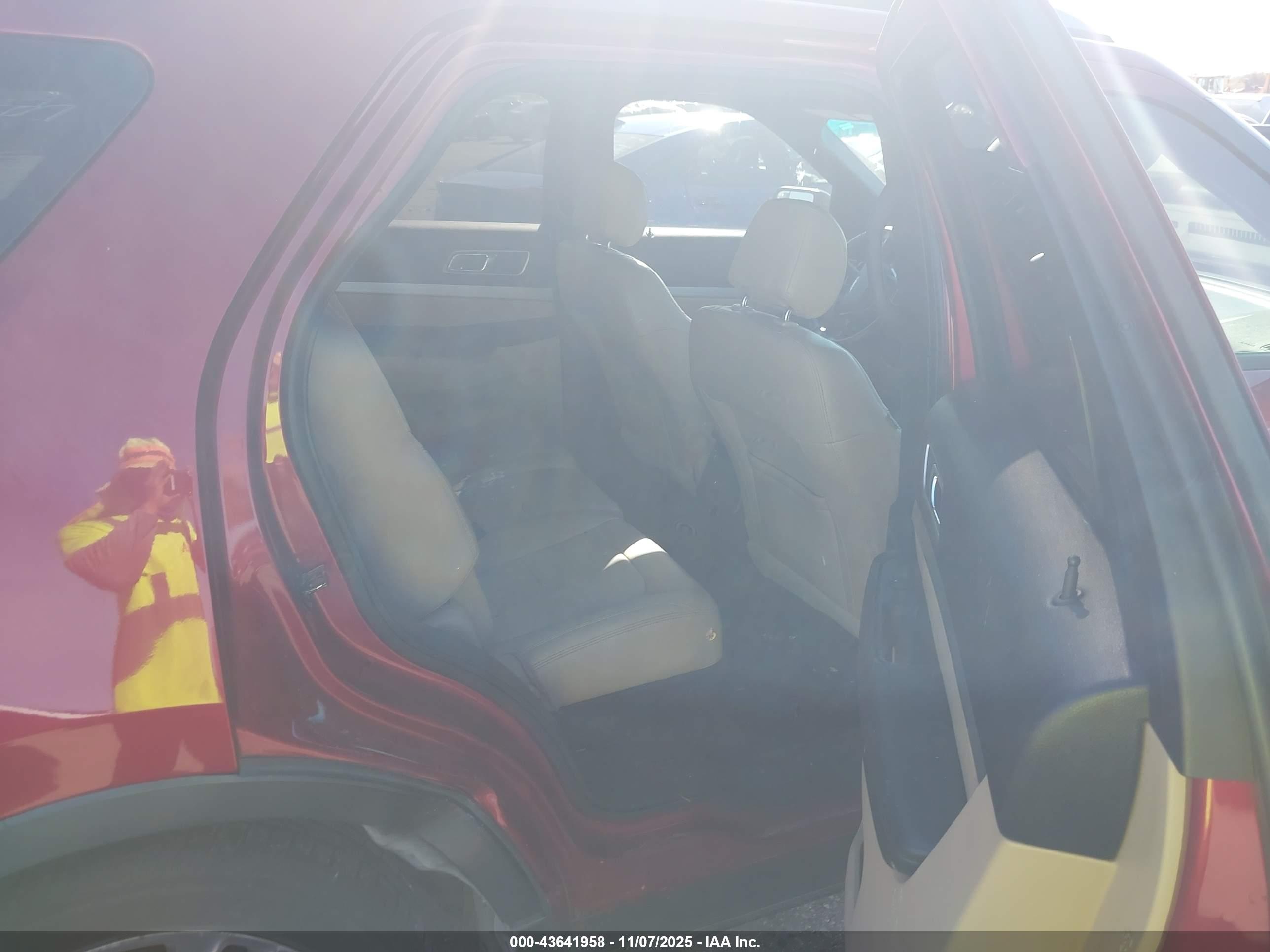 FORD EXPLORER image 8