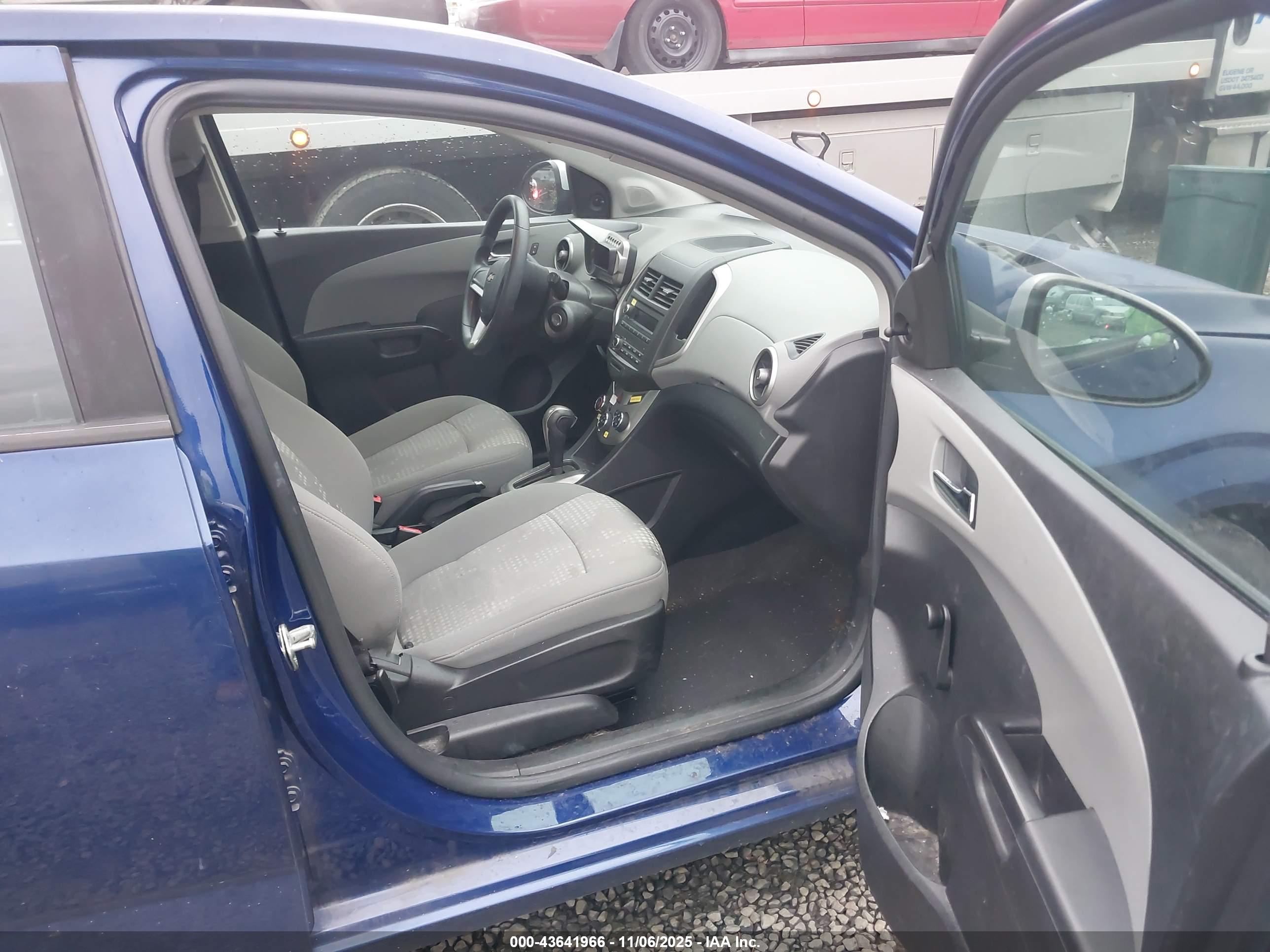 CHEVROLET SONIC image 5