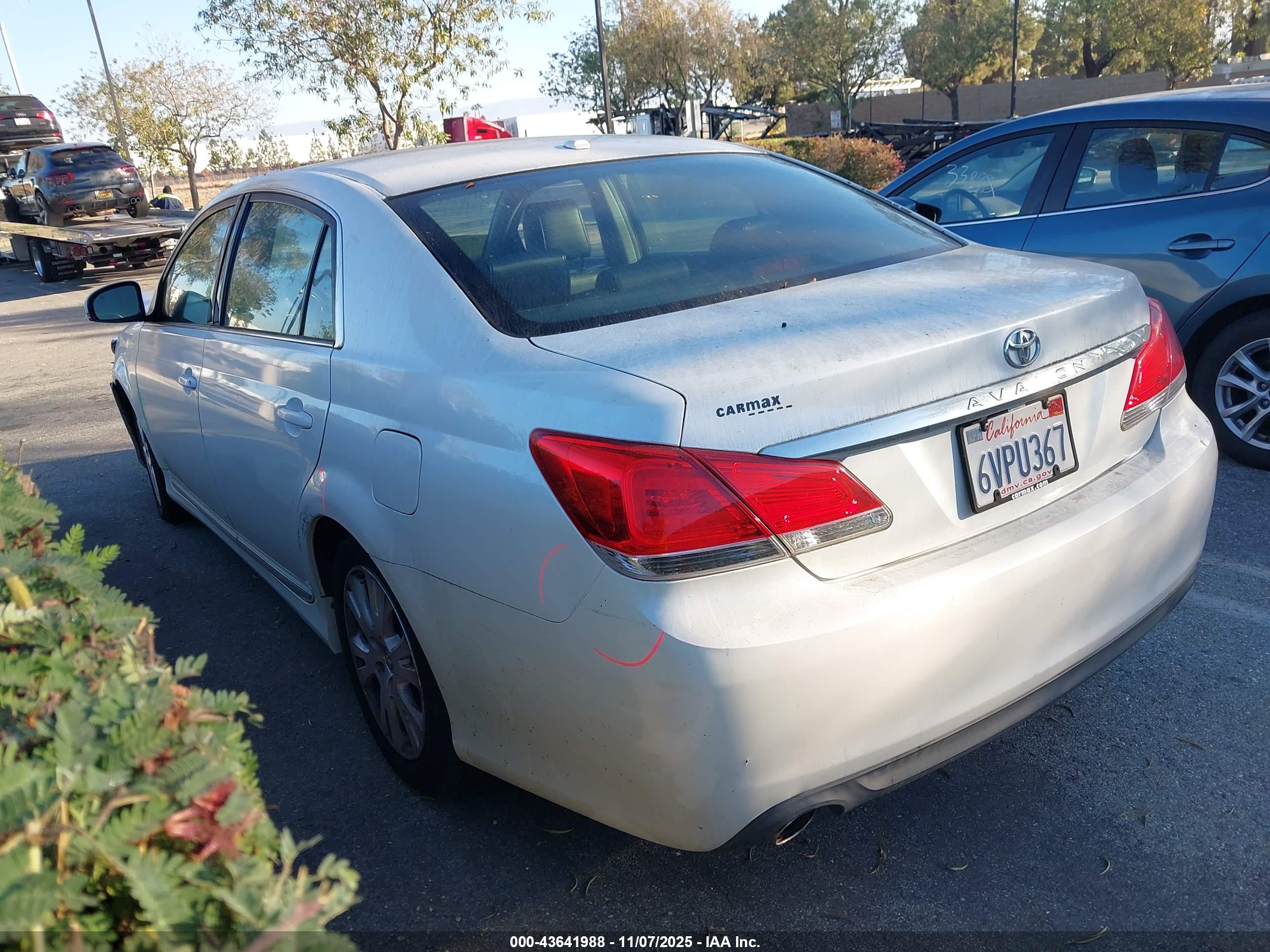 TOYOTA AVALON image 3