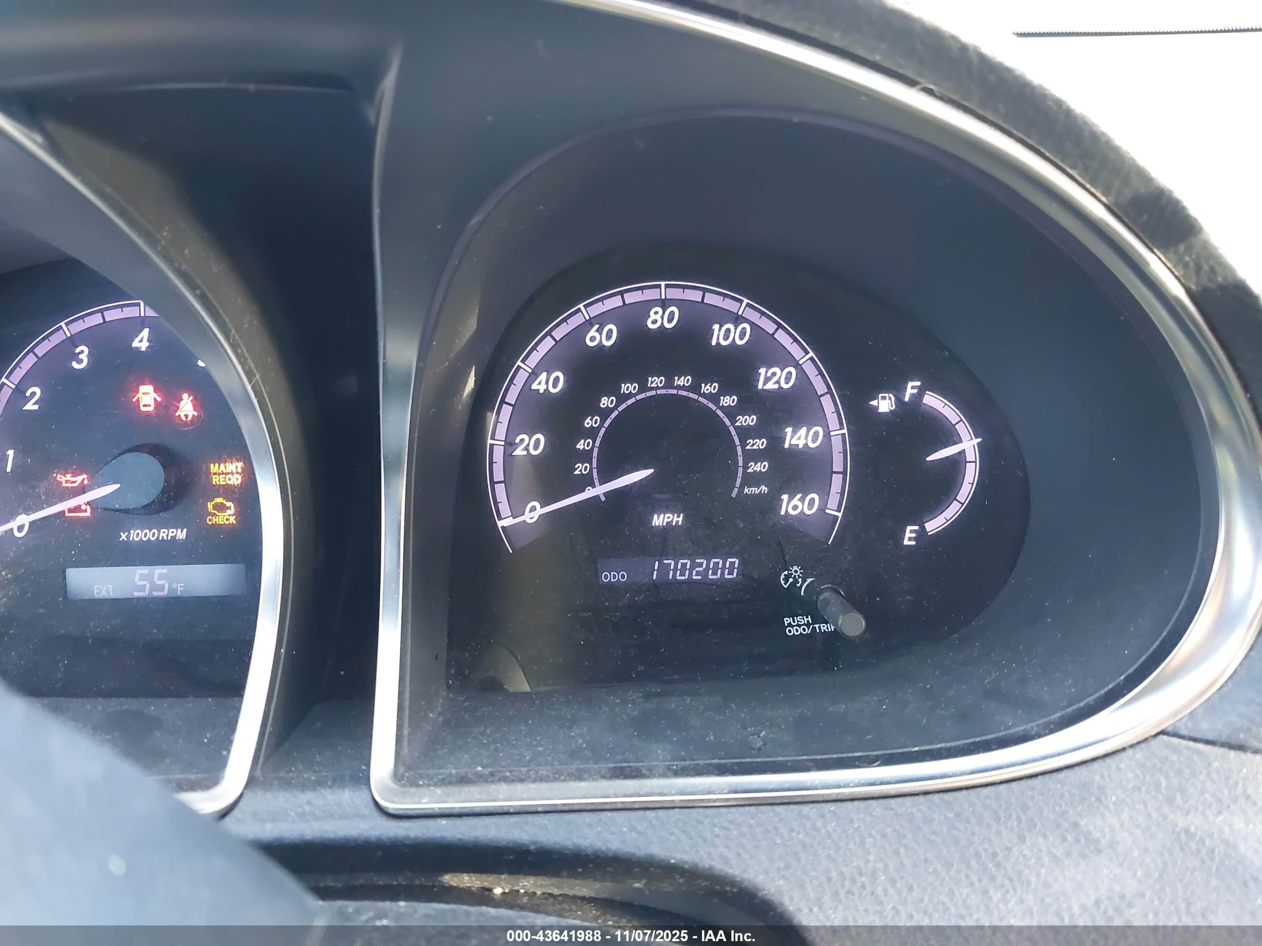 TOYOTA AVALON image 7