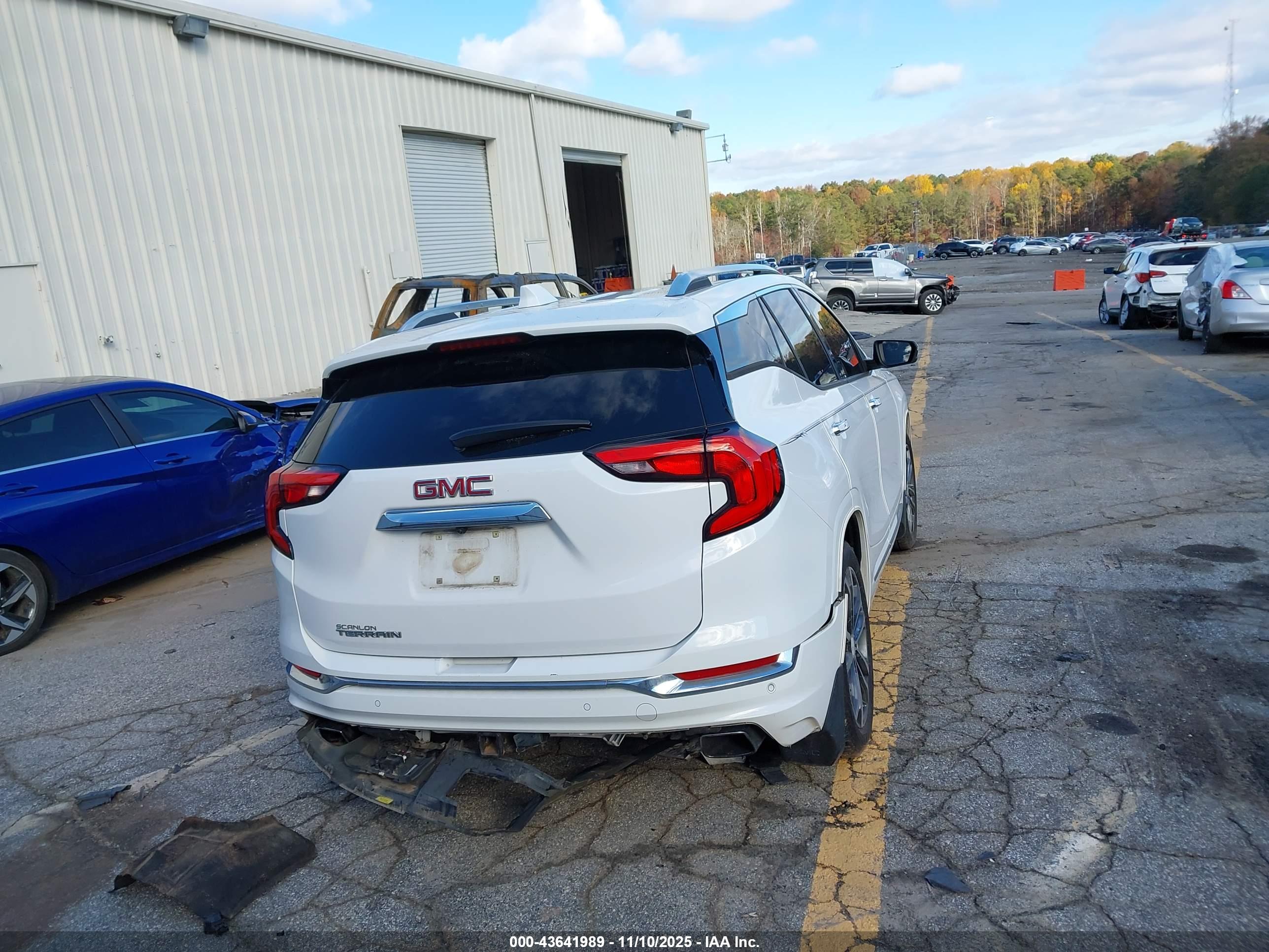 GMC TERRAIN image 4