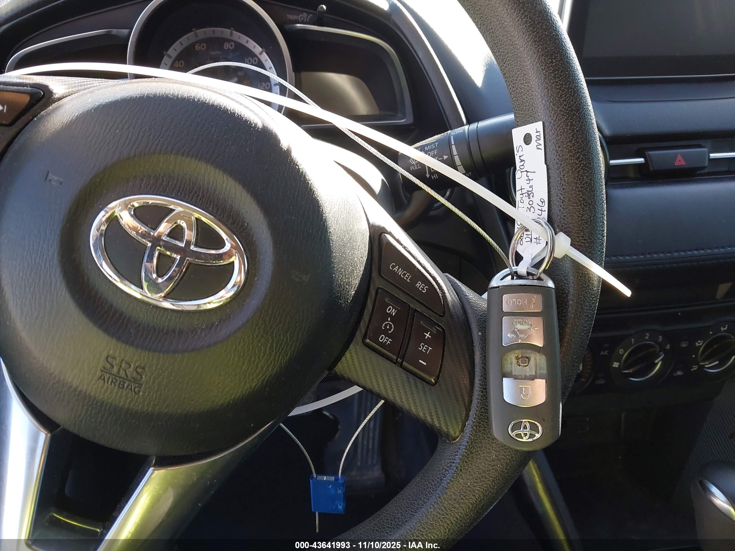 TOYOTA YARIS image 11
