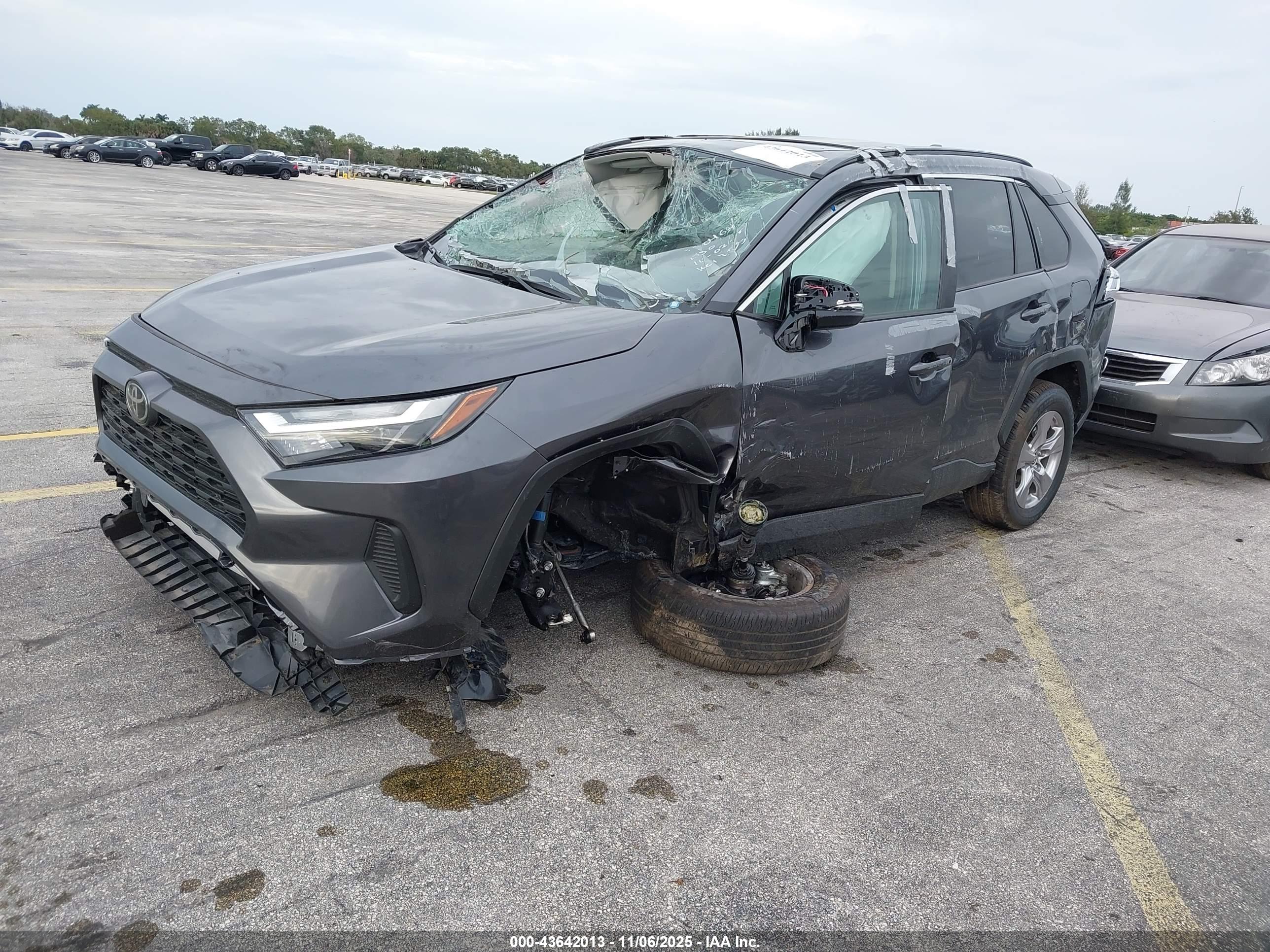 TOYOTA RAV4 image 2