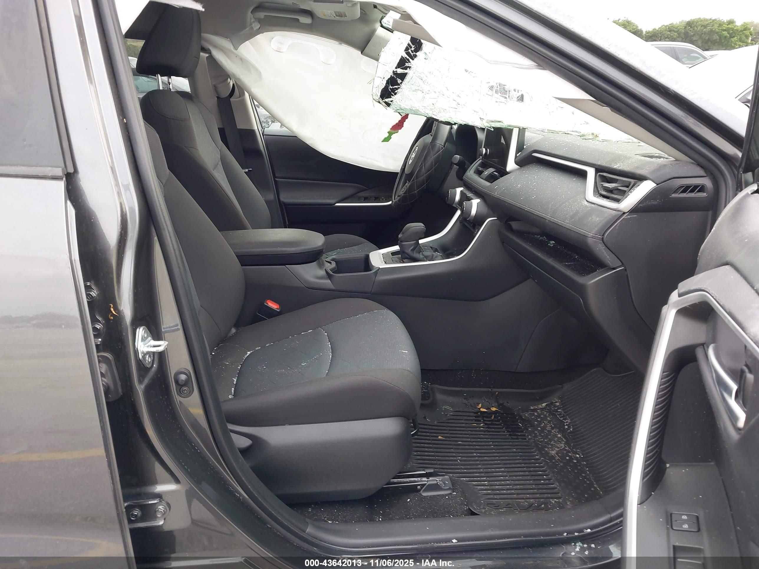 TOYOTA RAV4 image 5