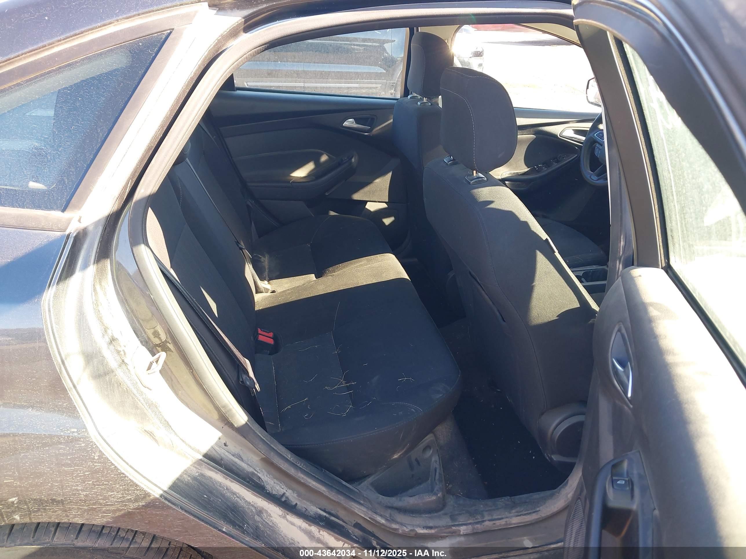 FORD FOCUS image 8