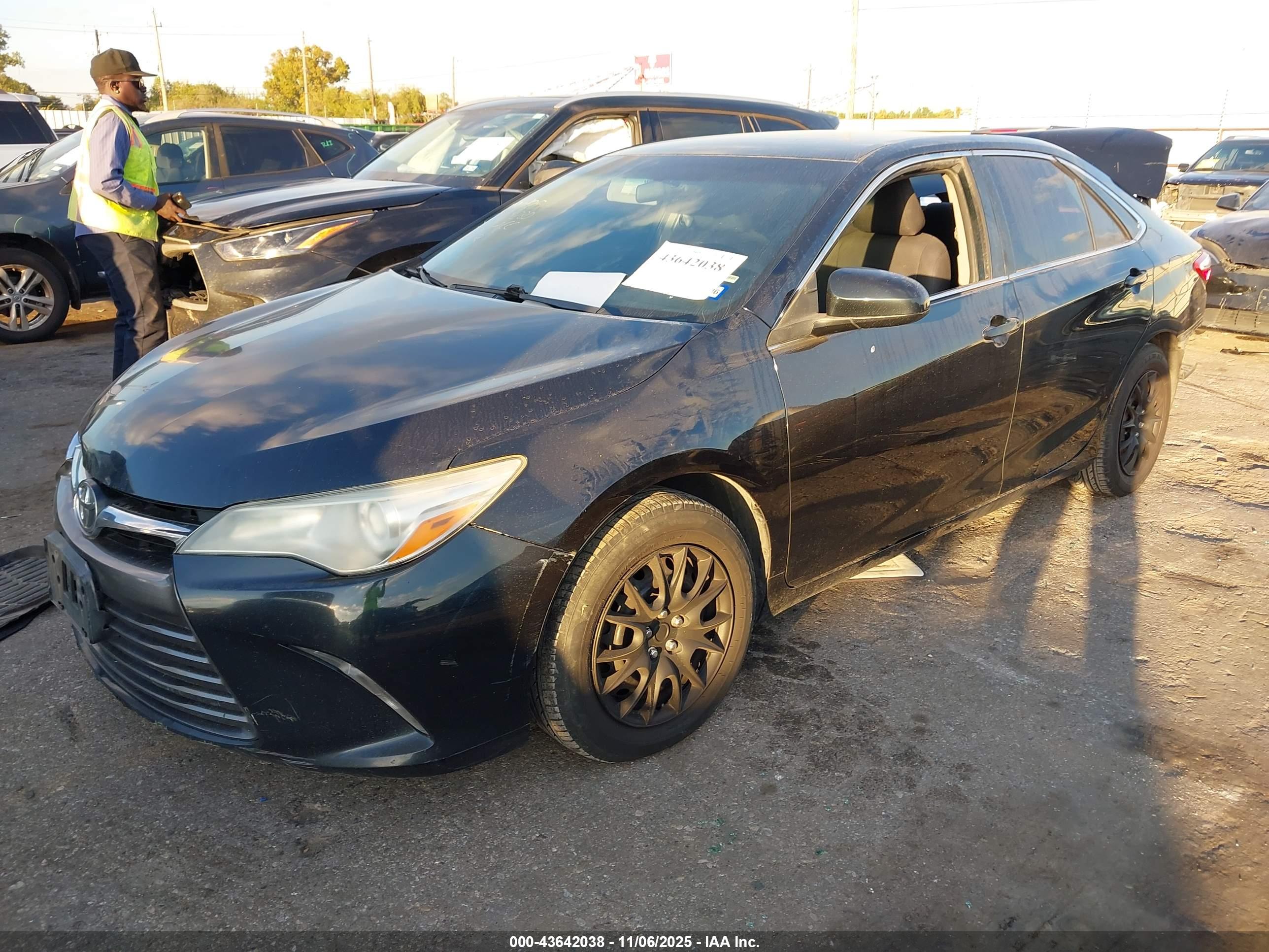 TOYOTA CAMRY image 2