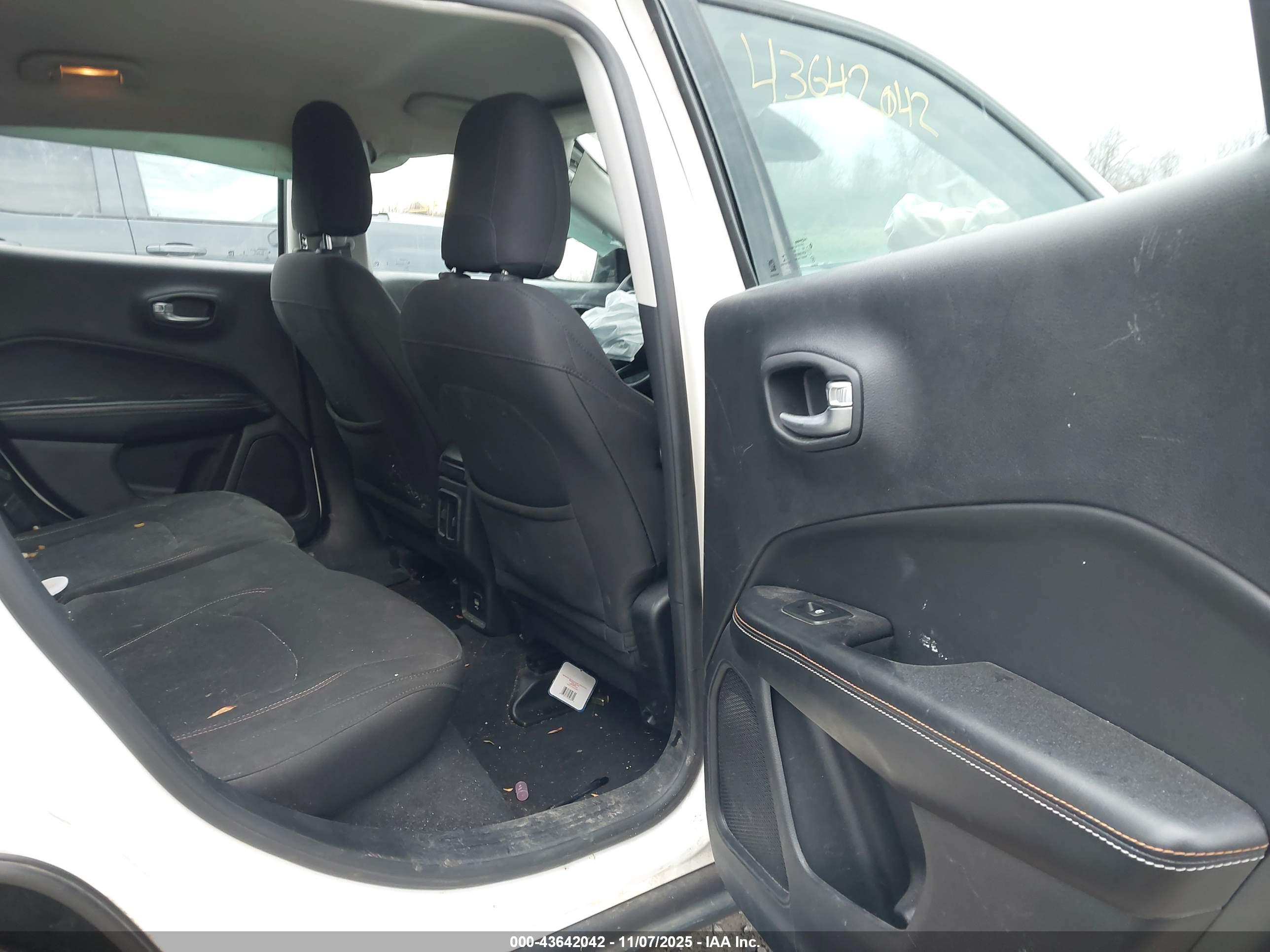 JEEP COMPASS image 8