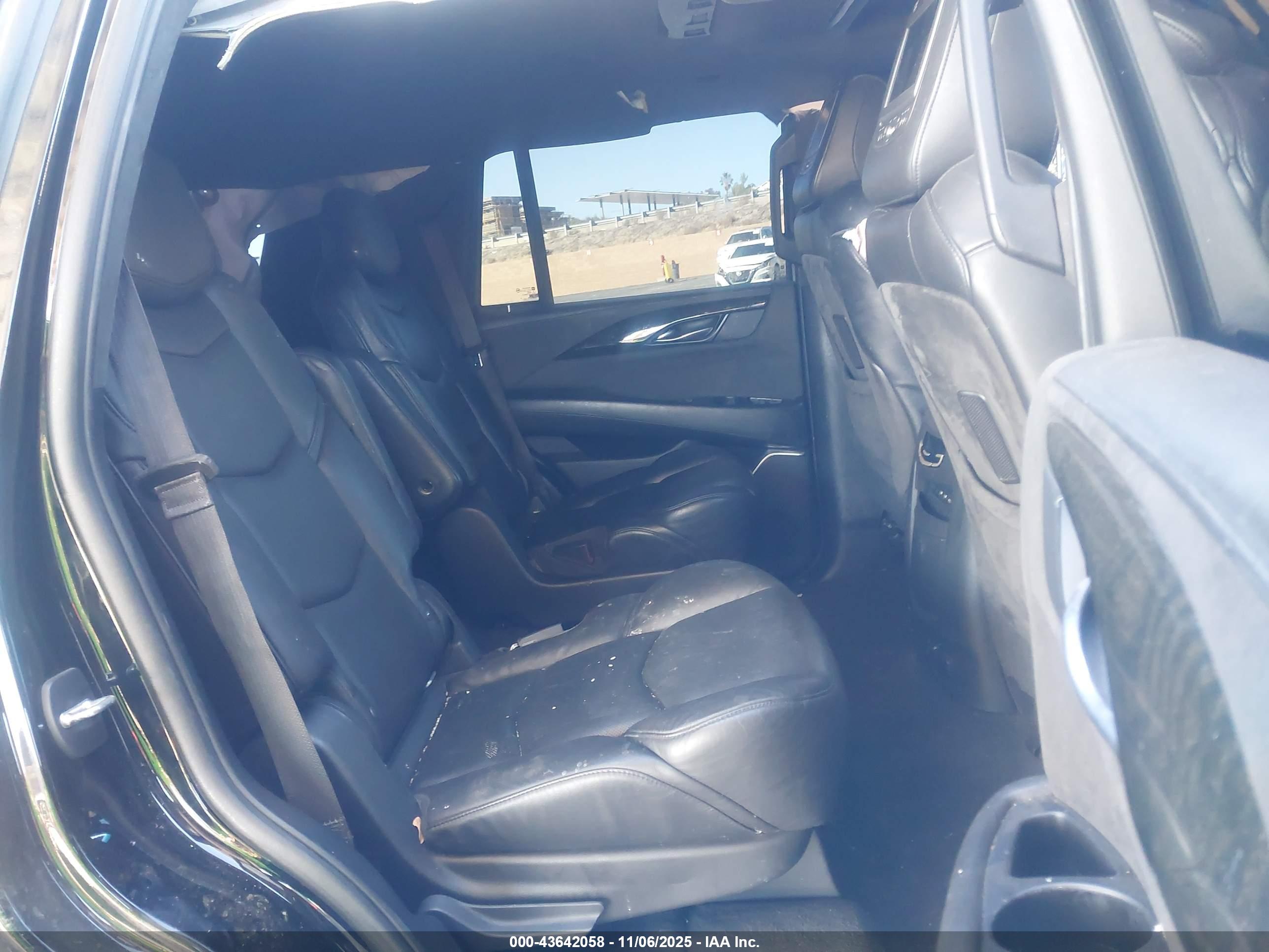 CADILLAC ESCALADE image 8