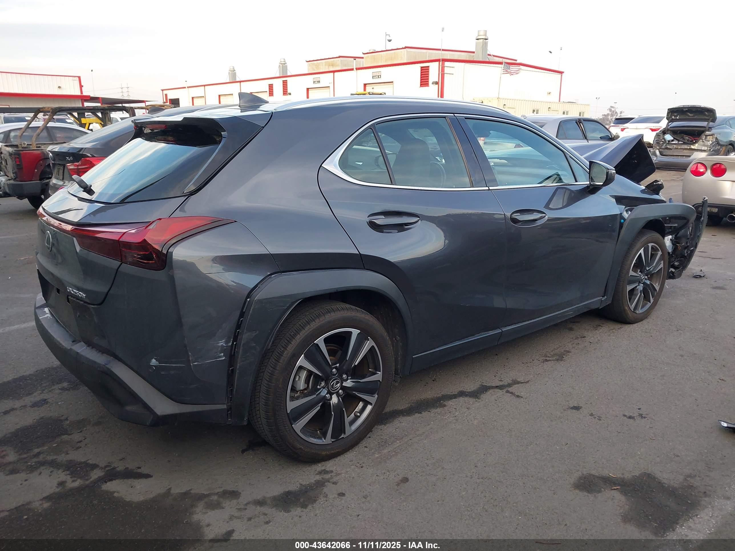 LEXUS UX image 4