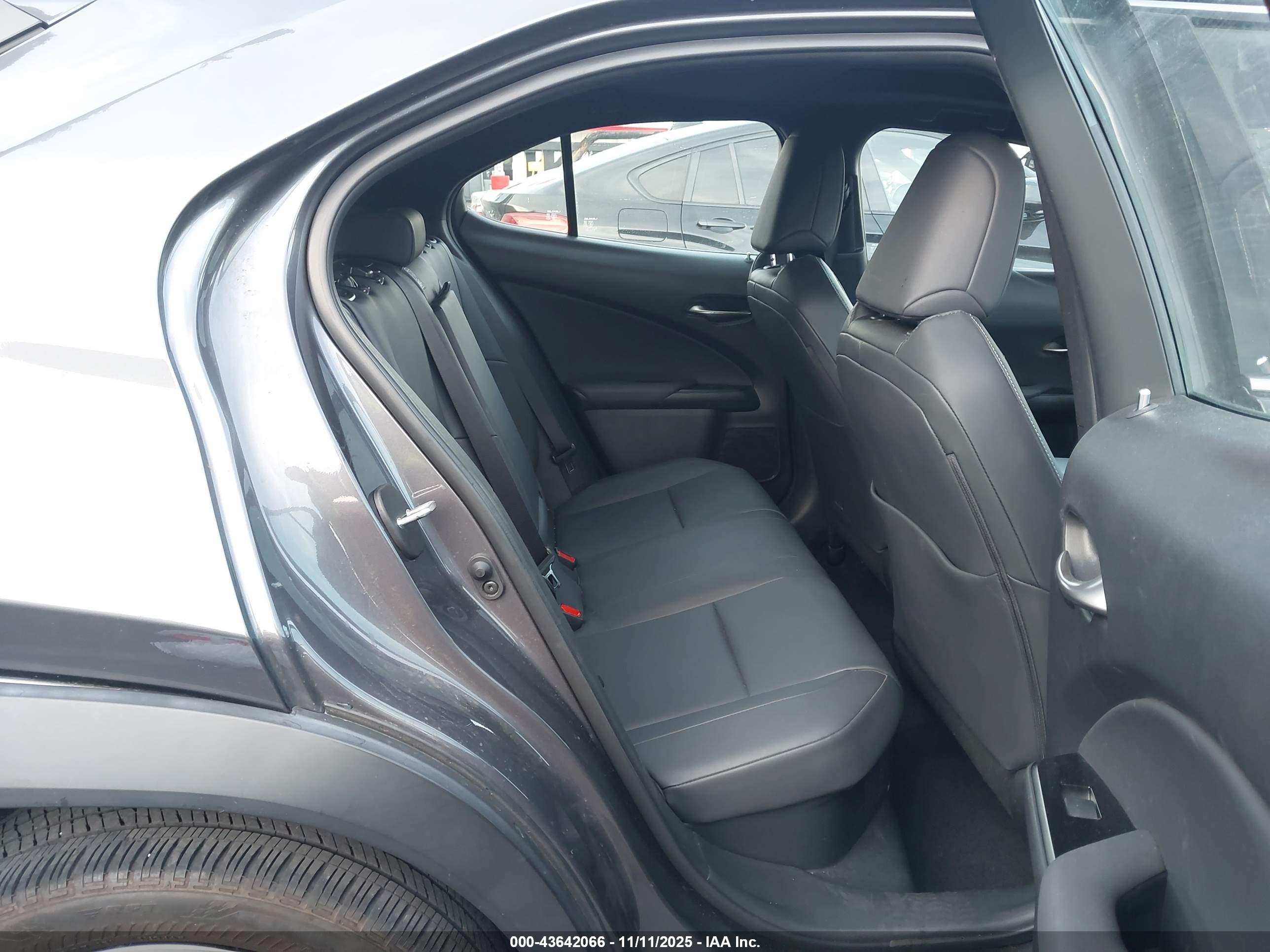 LEXUS UX image 8