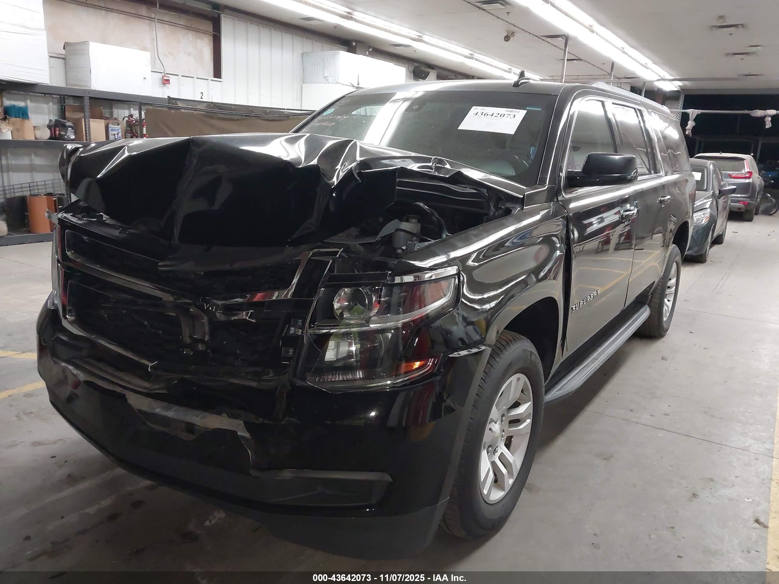 CHEVROLET SUBURBAN image 2