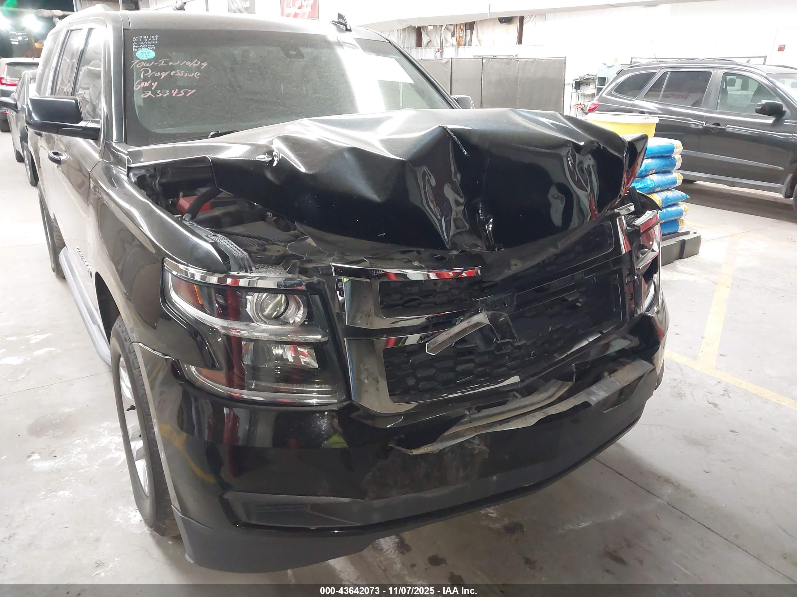 CHEVROLET SUBURBAN image 6