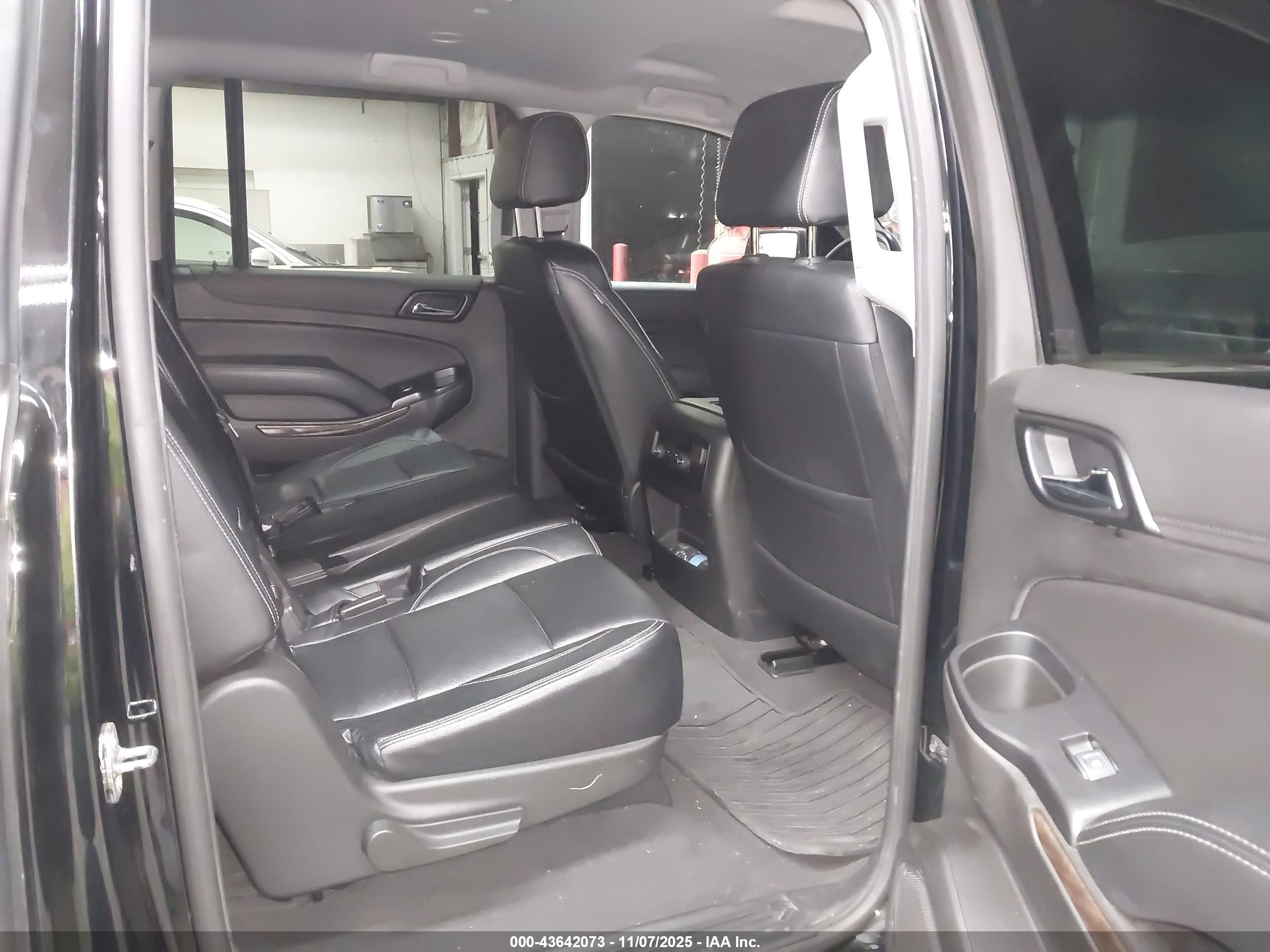 CHEVROLET SUBURBAN image 8