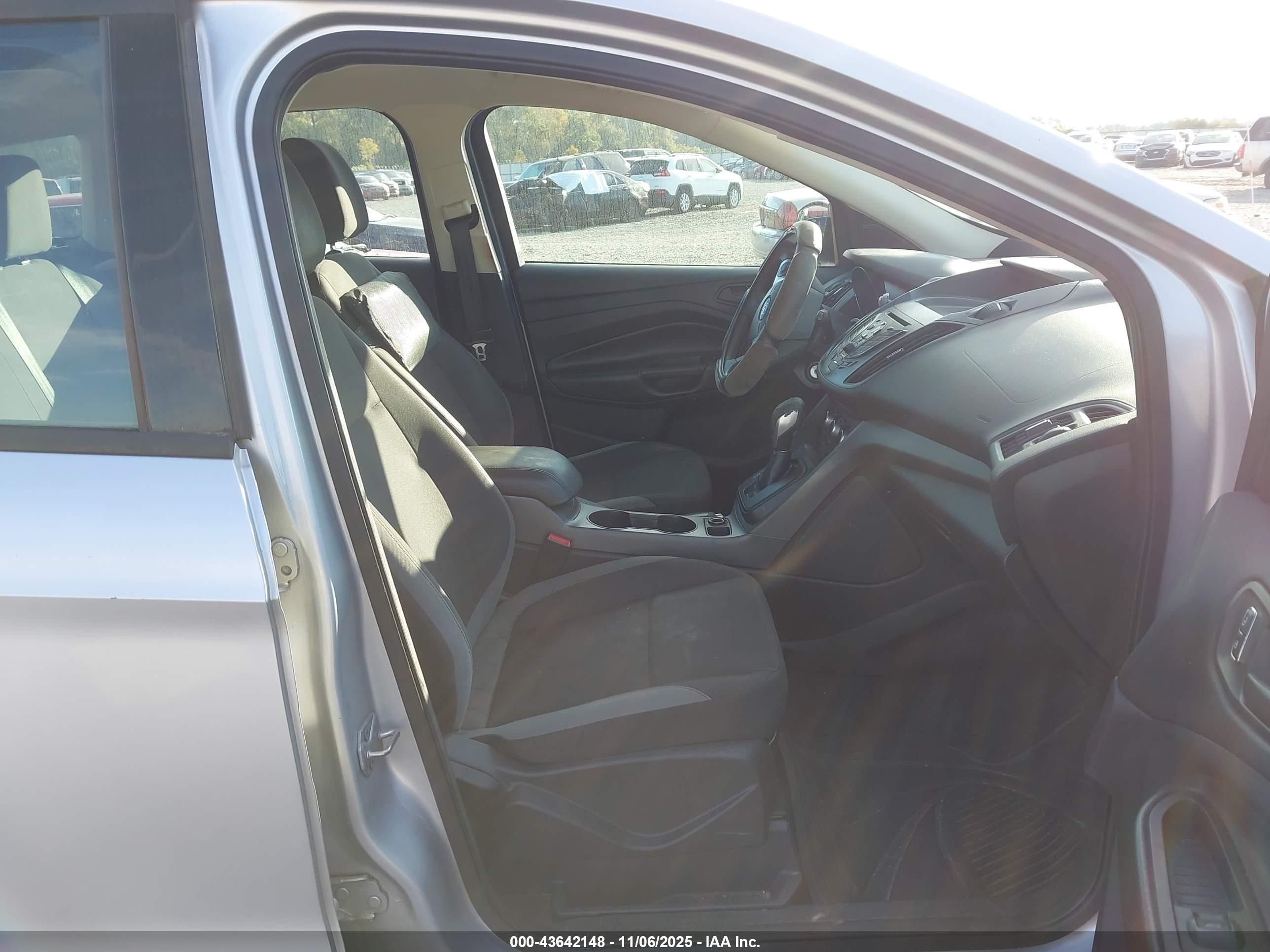 FORD ESCAPE image 5