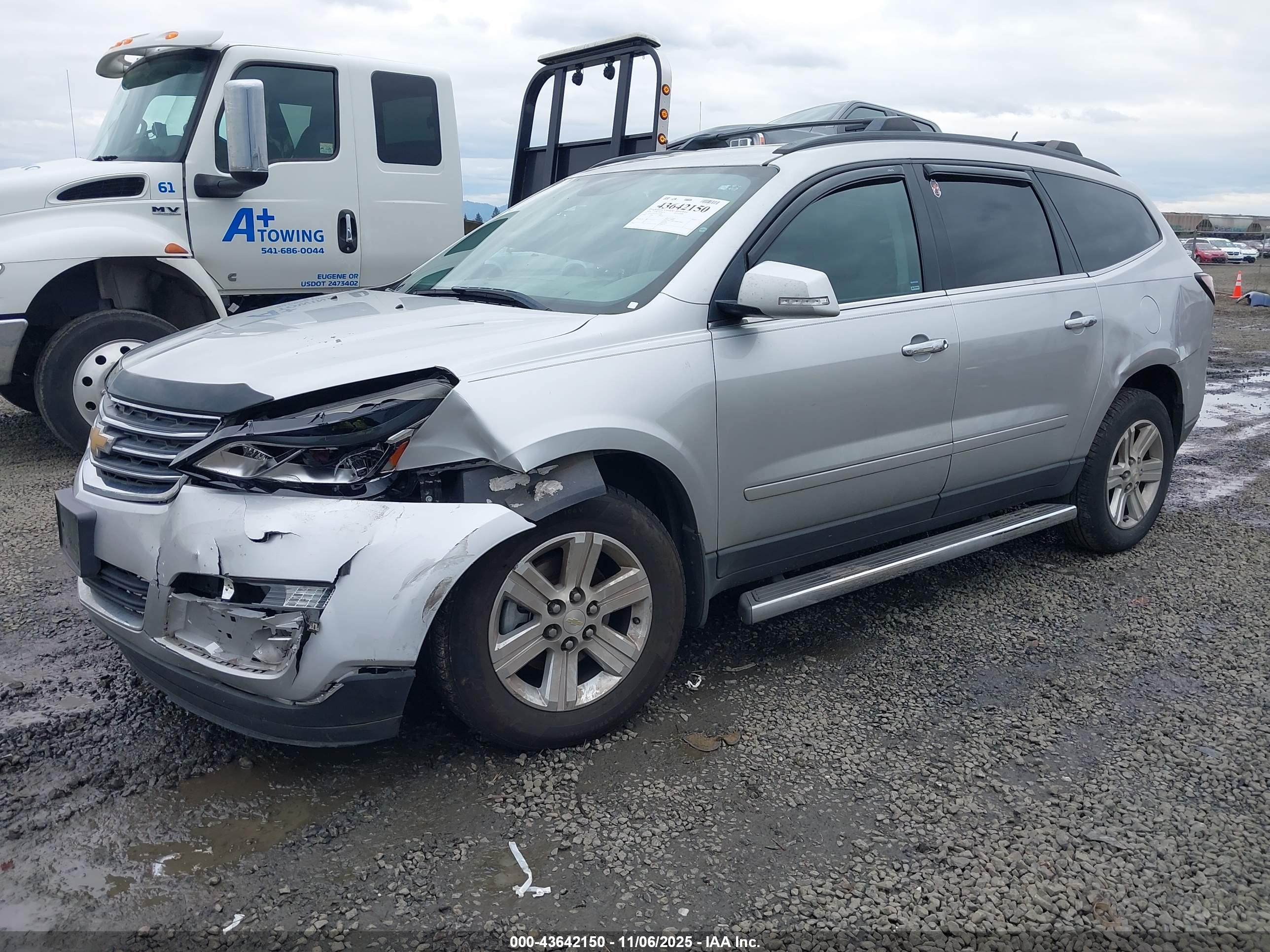 CHEVROLET TRAVERSE image 2