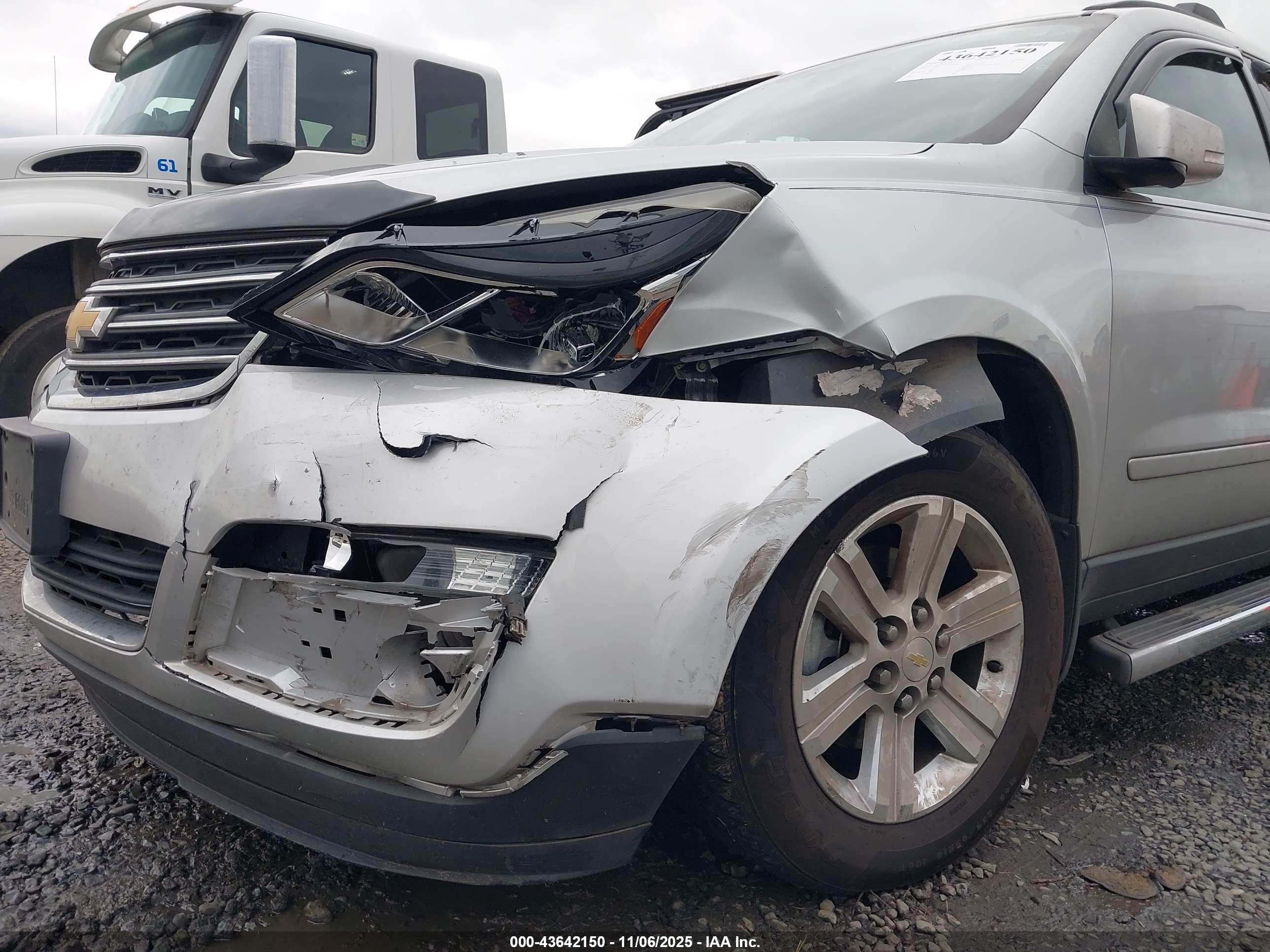 CHEVROLET TRAVERSE image 6