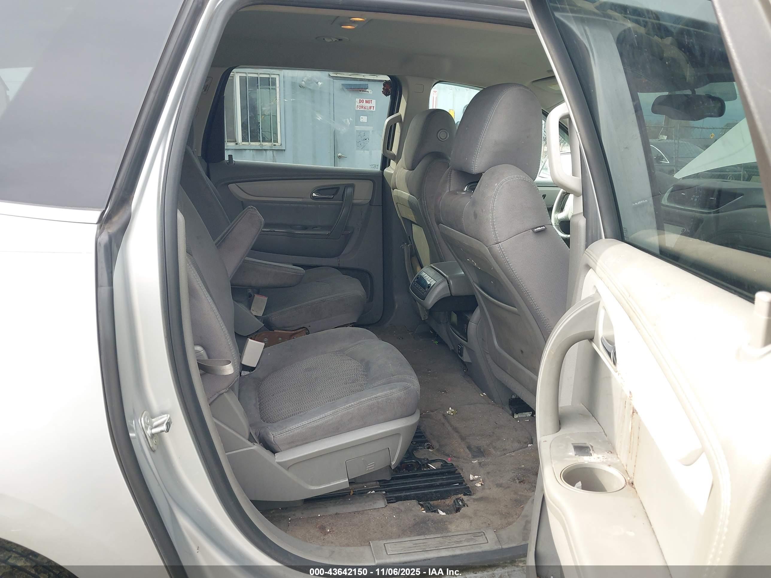 CHEVROLET TRAVERSE image 8