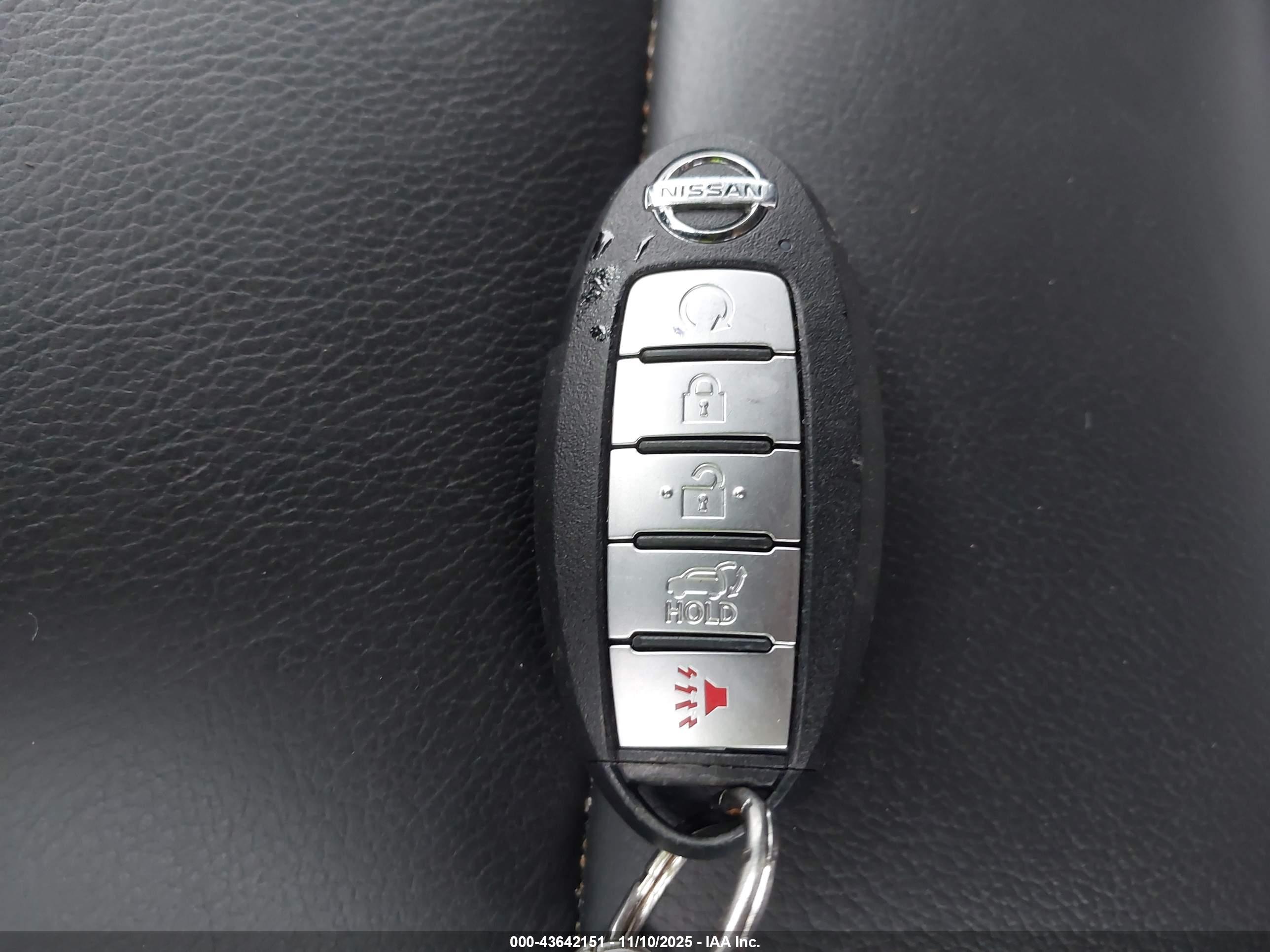 NISSAN ROGUE image 11