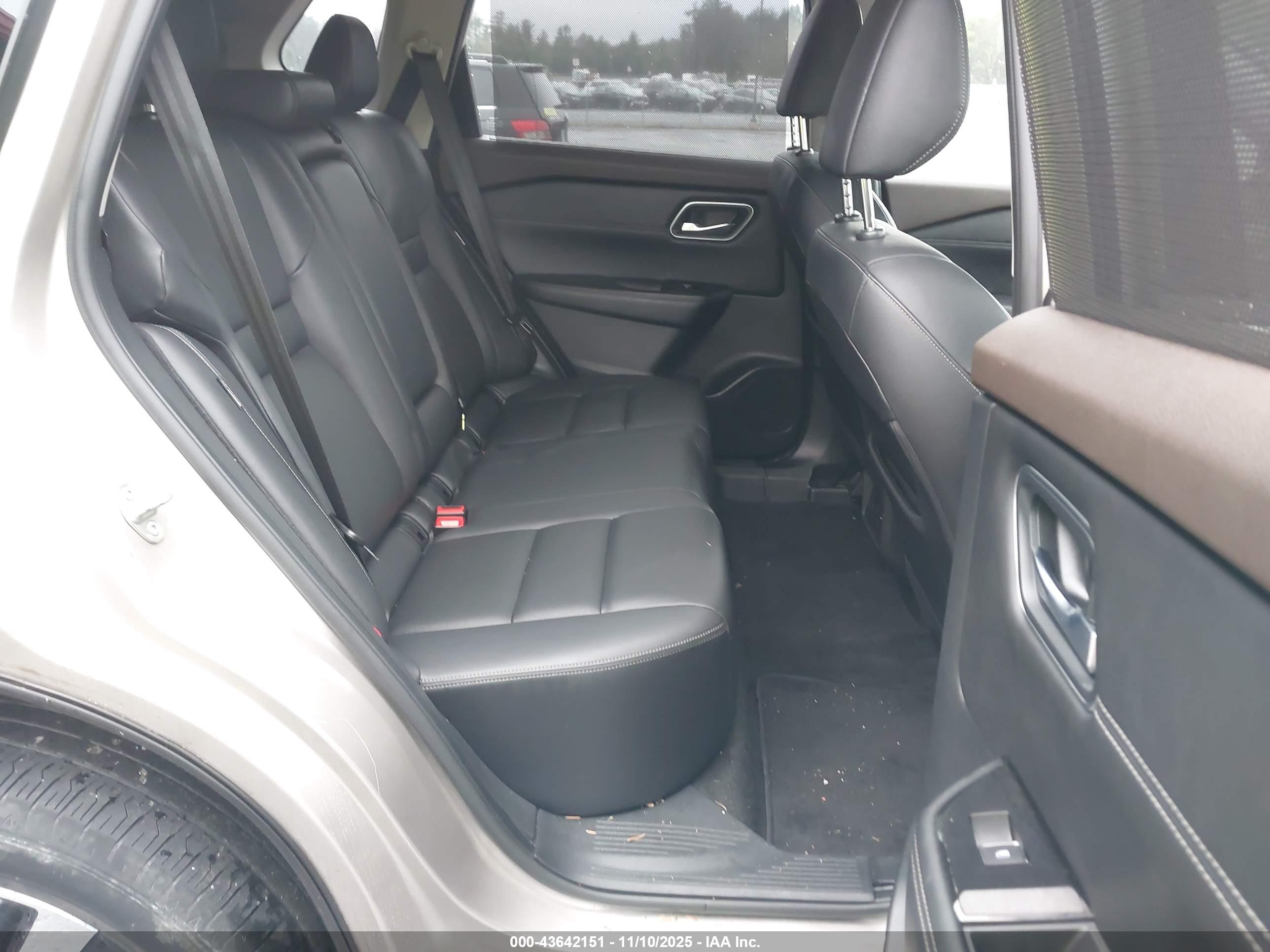 NISSAN ROGUE image 8