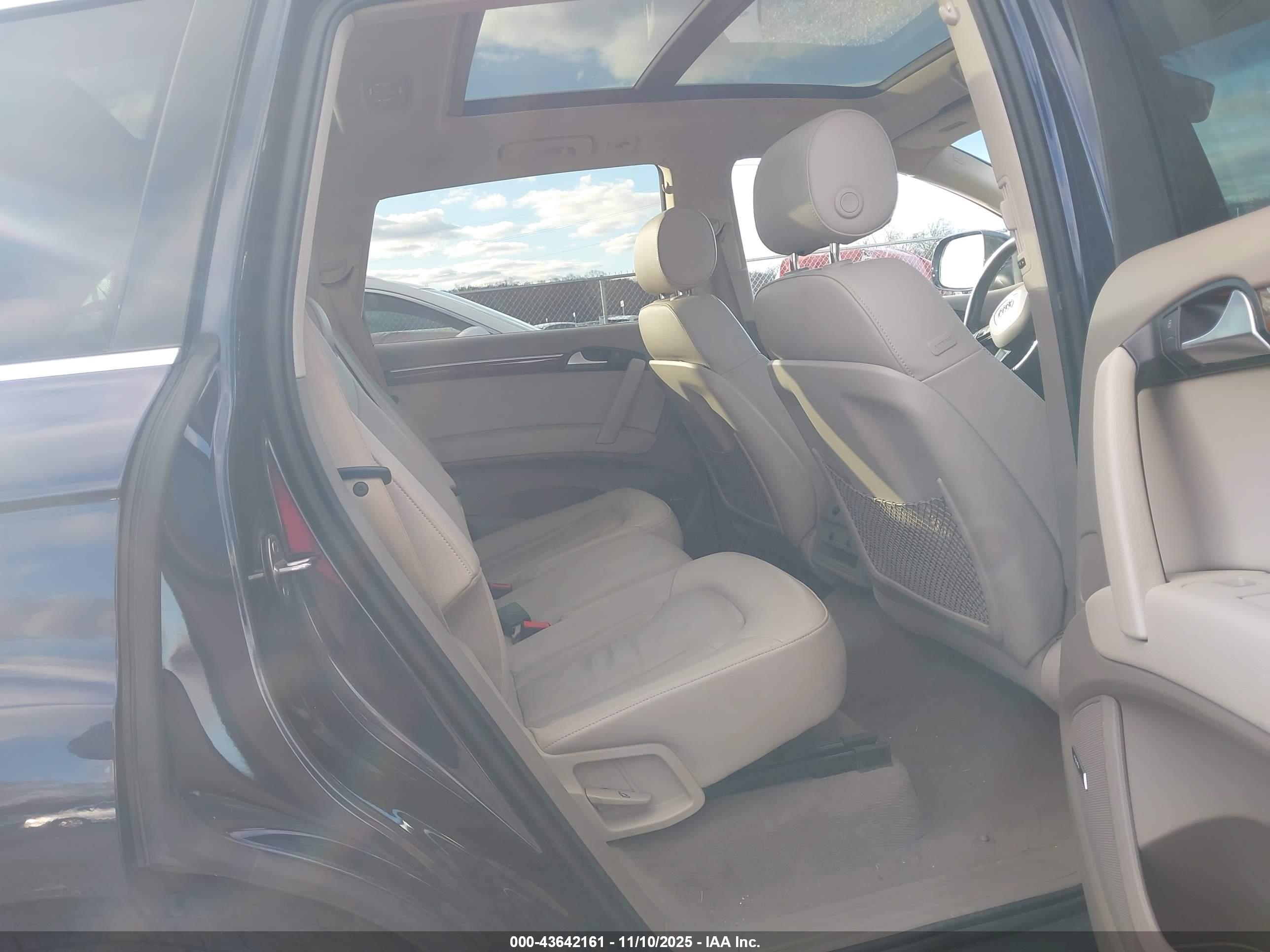 AUDI Q7 image 8