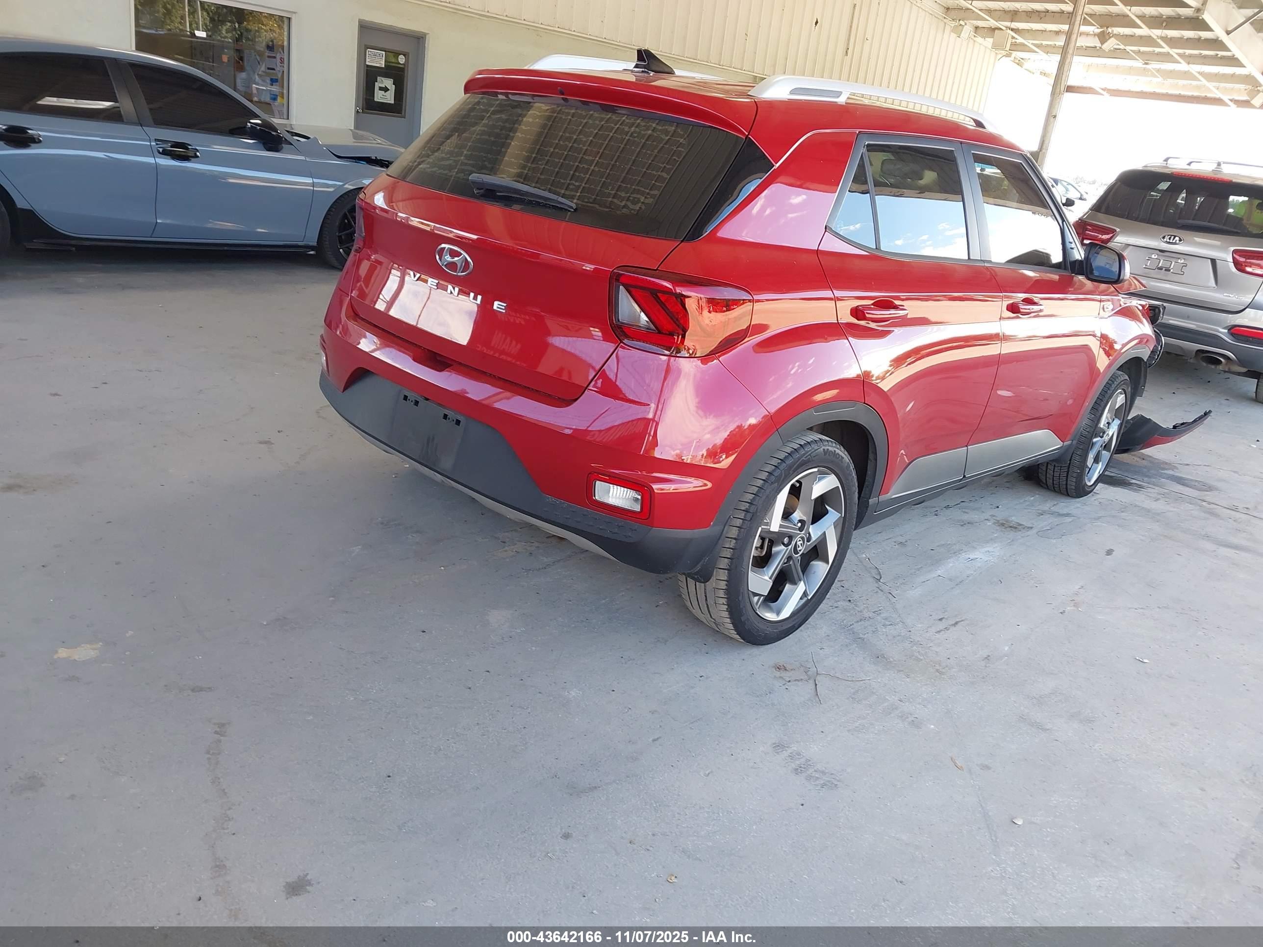 HYUNDAI VENUE image 4