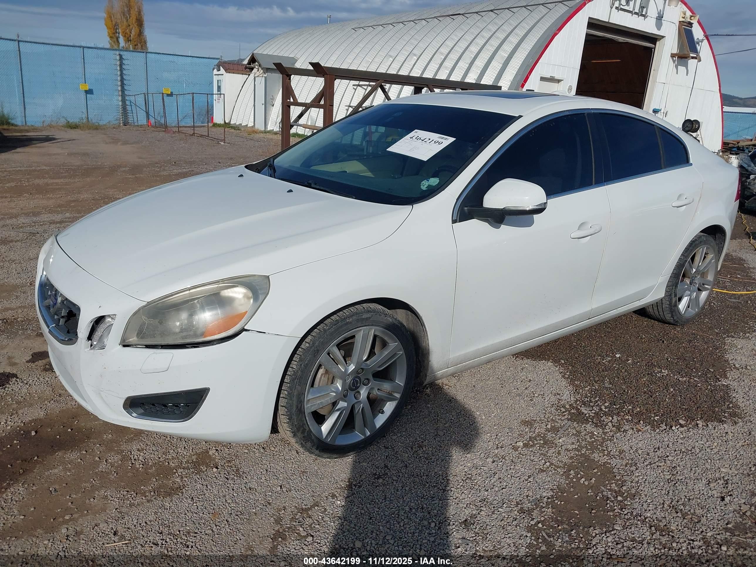 VOLVO S60 image 2
