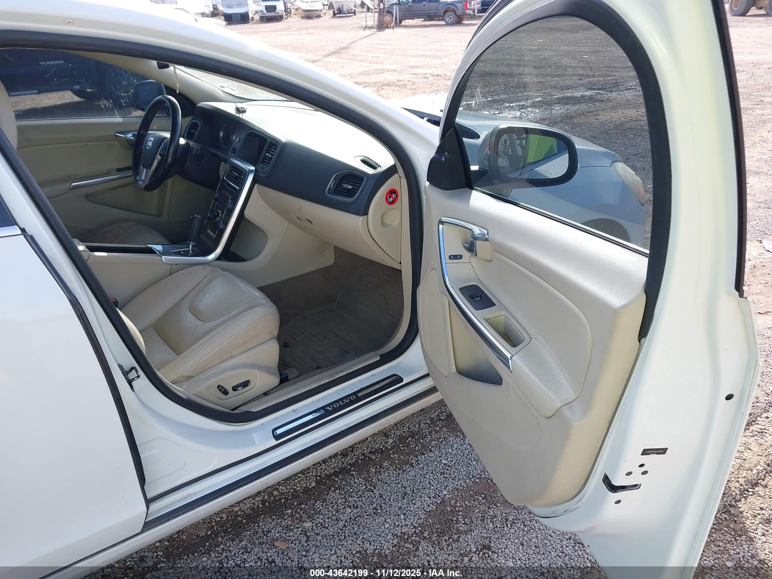 VOLVO S60 image 5