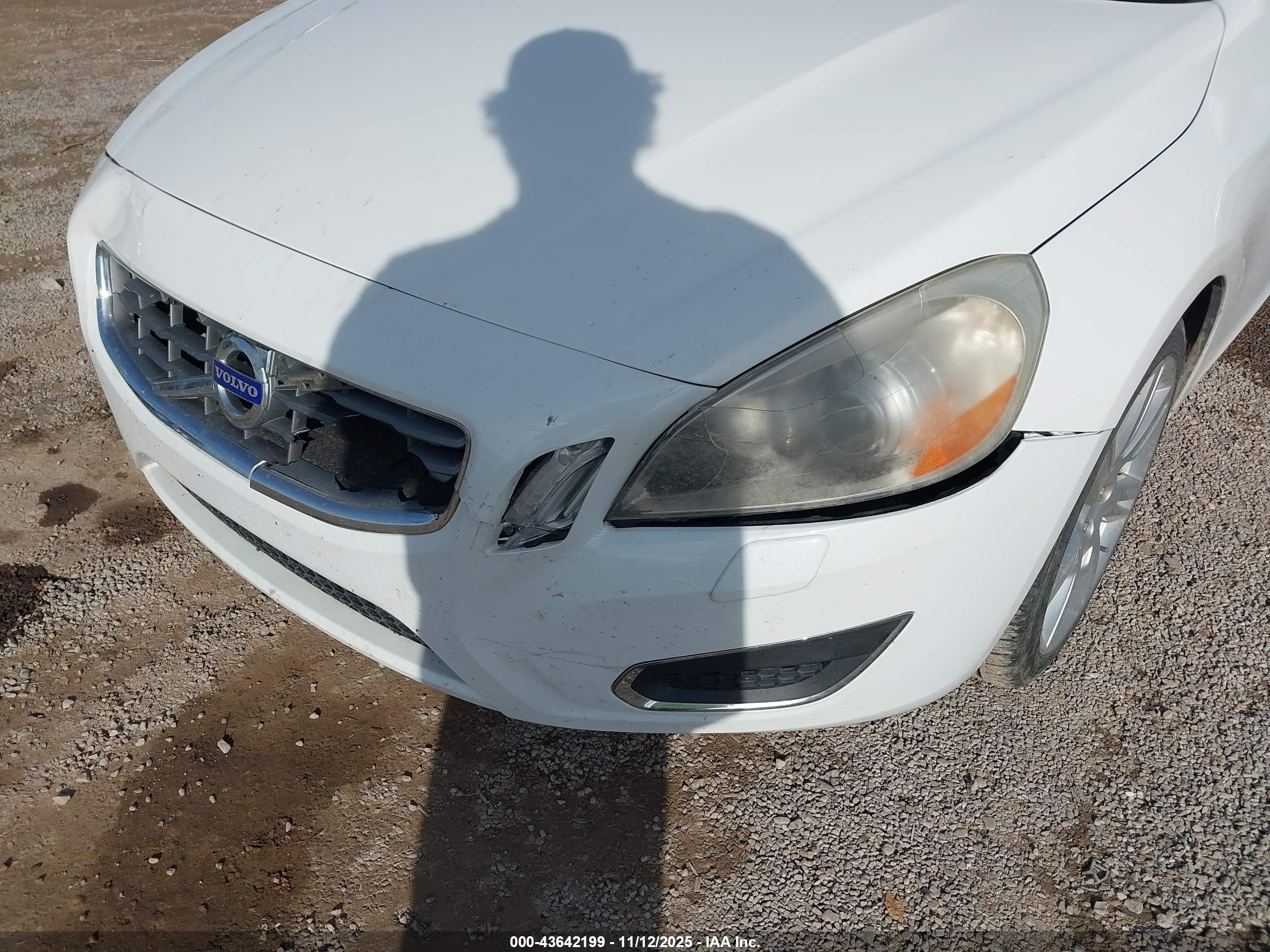 VOLVO S60 image 6