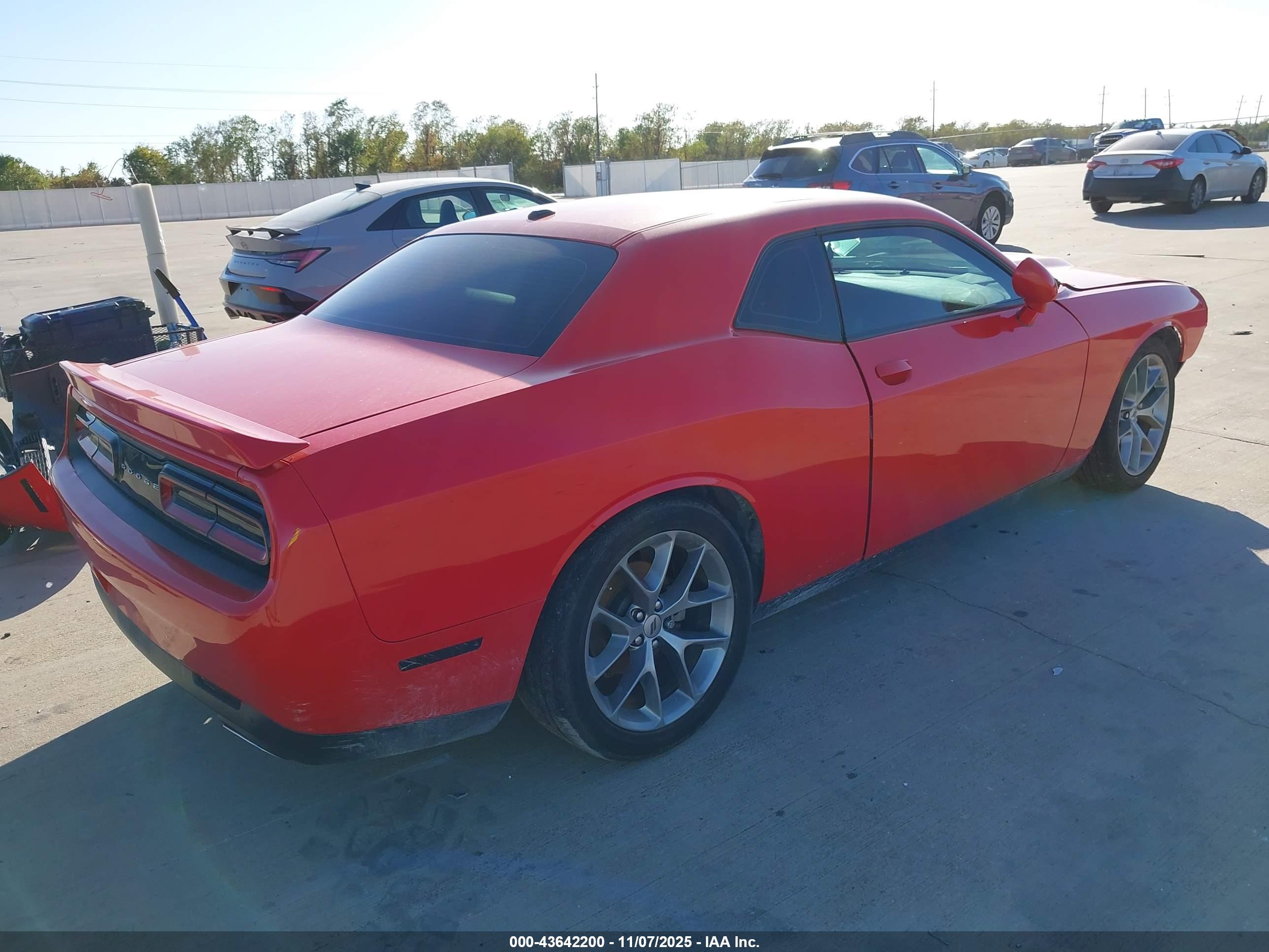 DODGE CHALLENGER image 4