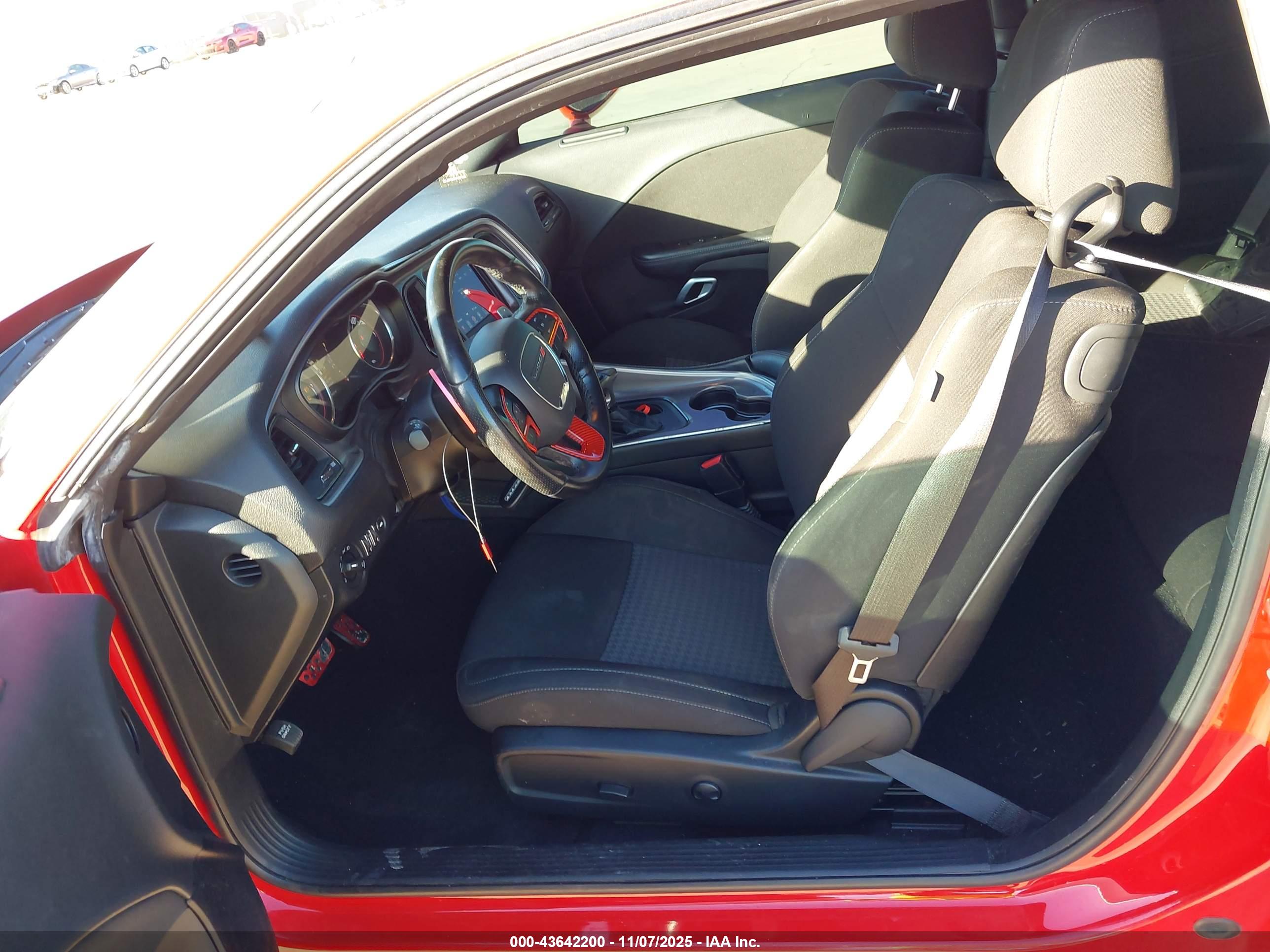 DODGE CHALLENGER image 8