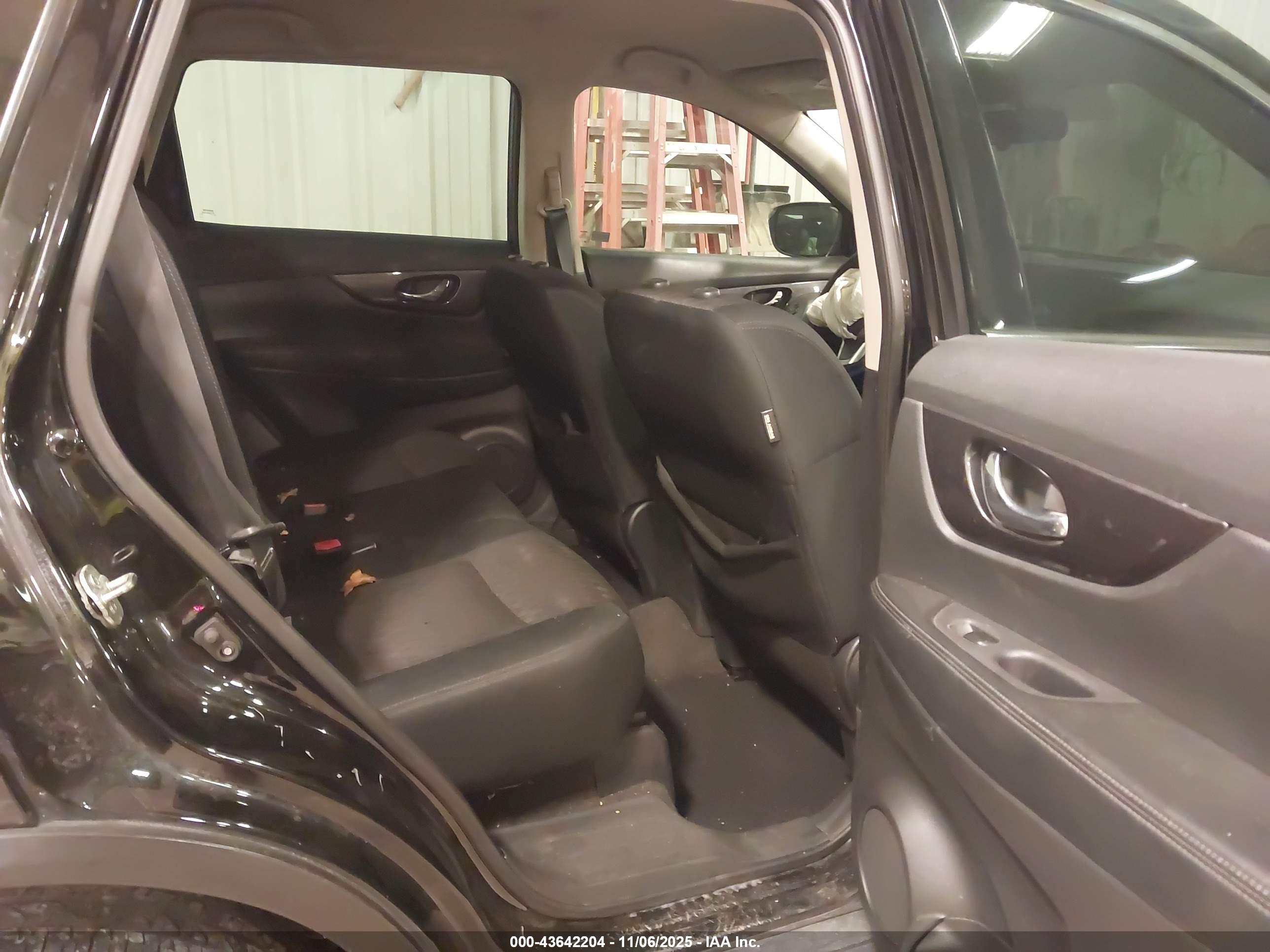 NISSAN ROGUE image 8