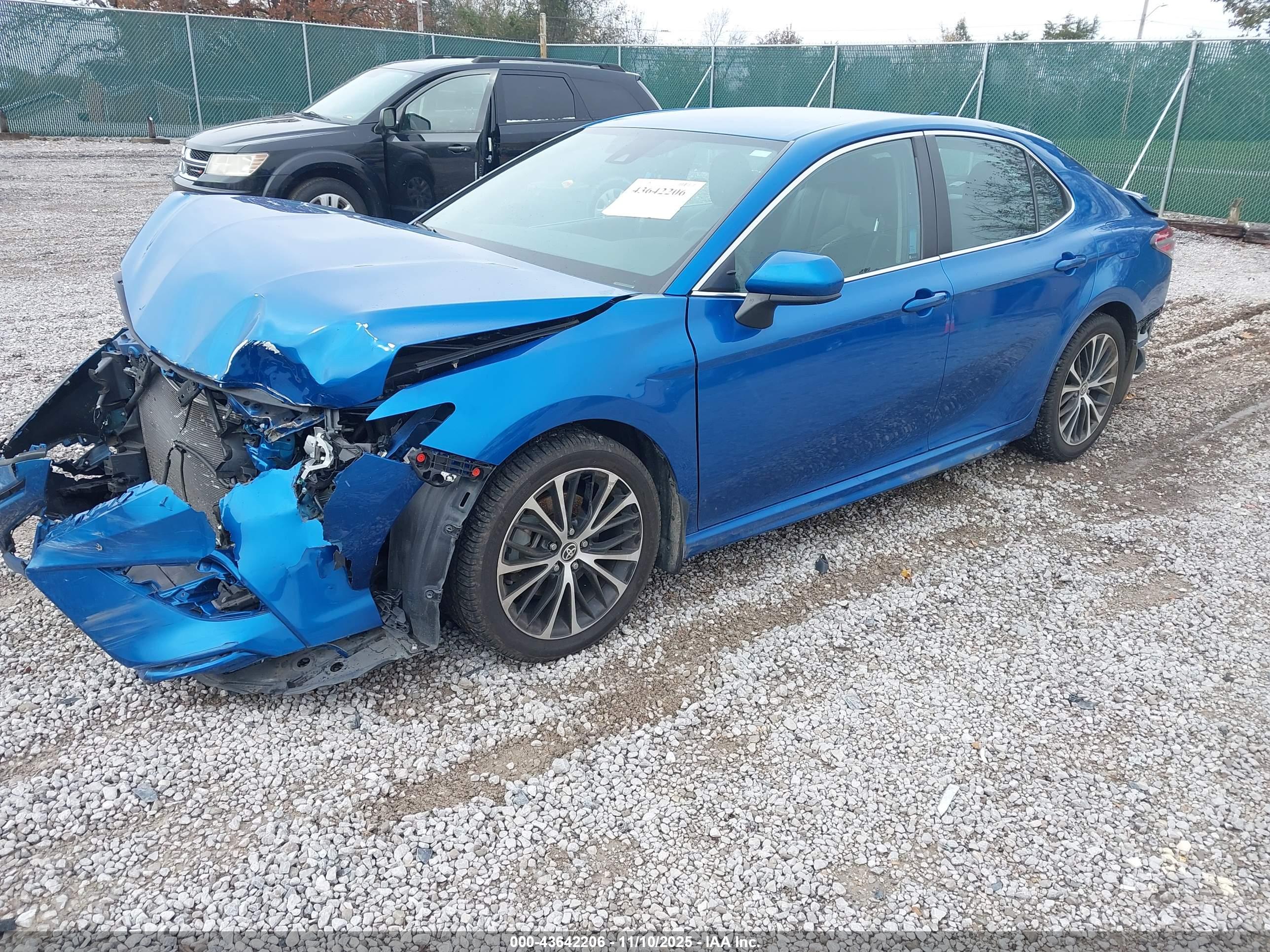 TOYOTA CAMRY image 2