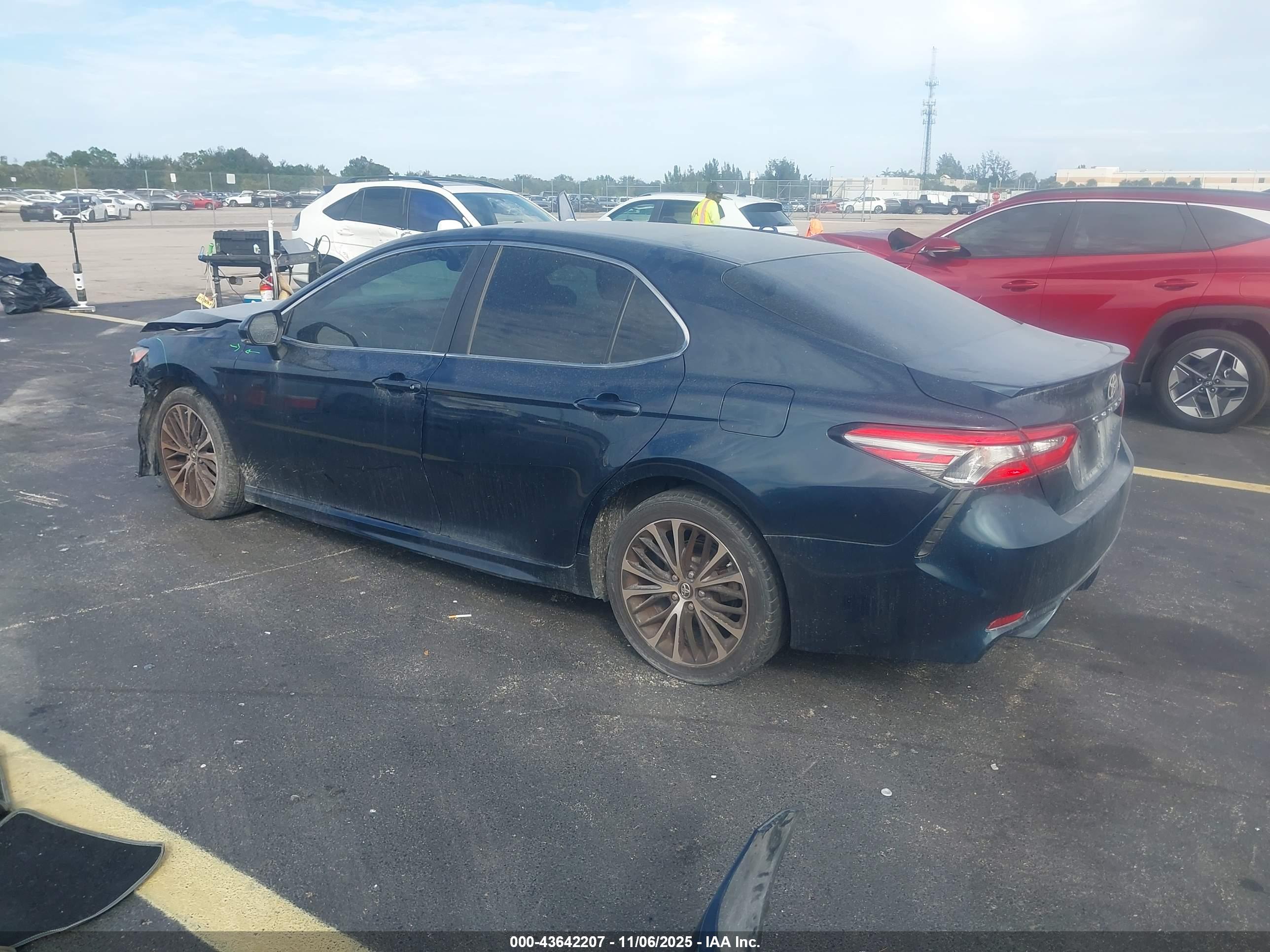 TOYOTA CAMRY image 3