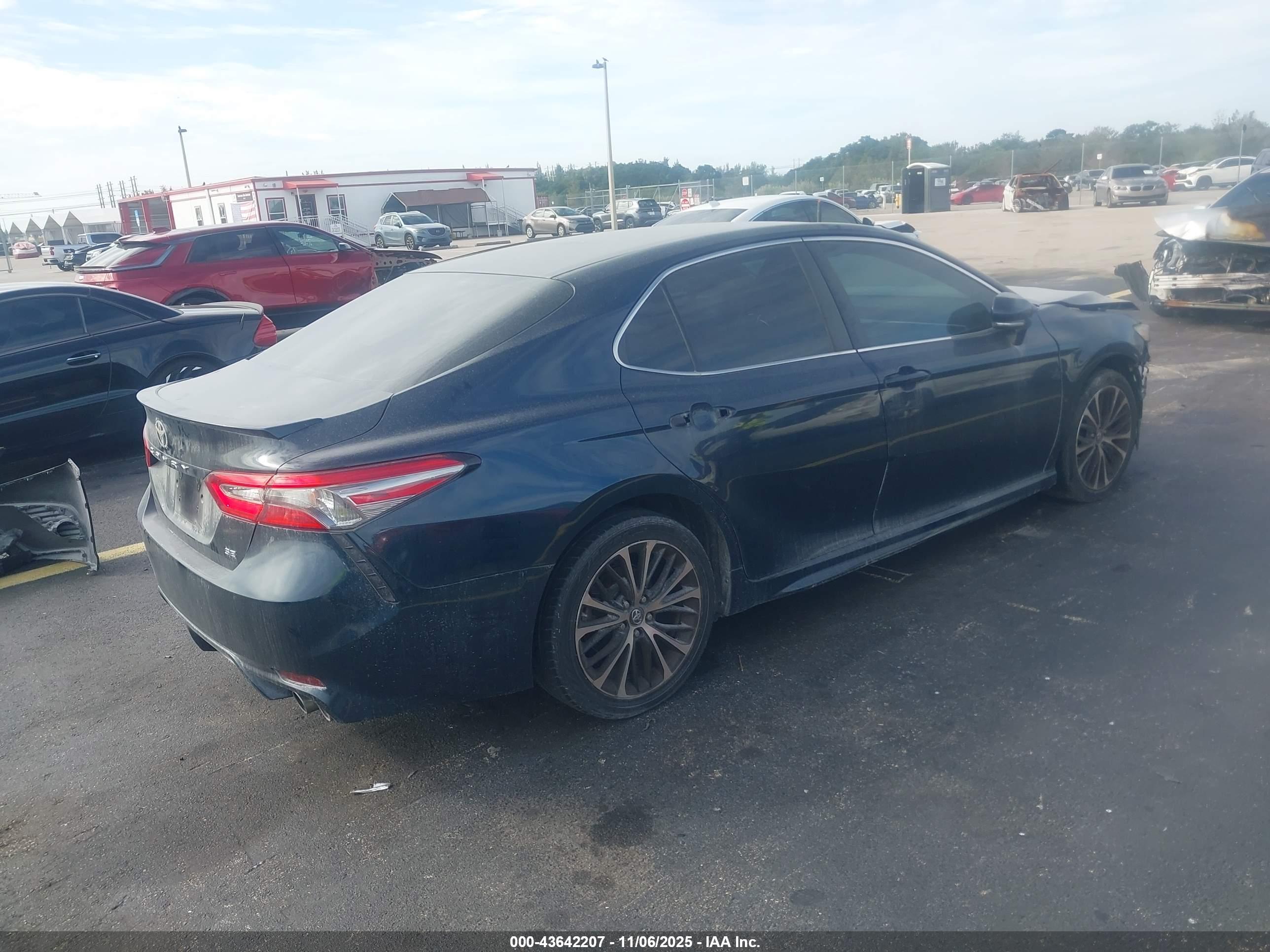 TOYOTA CAMRY image 4